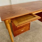 Vintage Danish desk in teak and oak by Børge Mogensen for Søborg Møbelfabrik, 1960s.