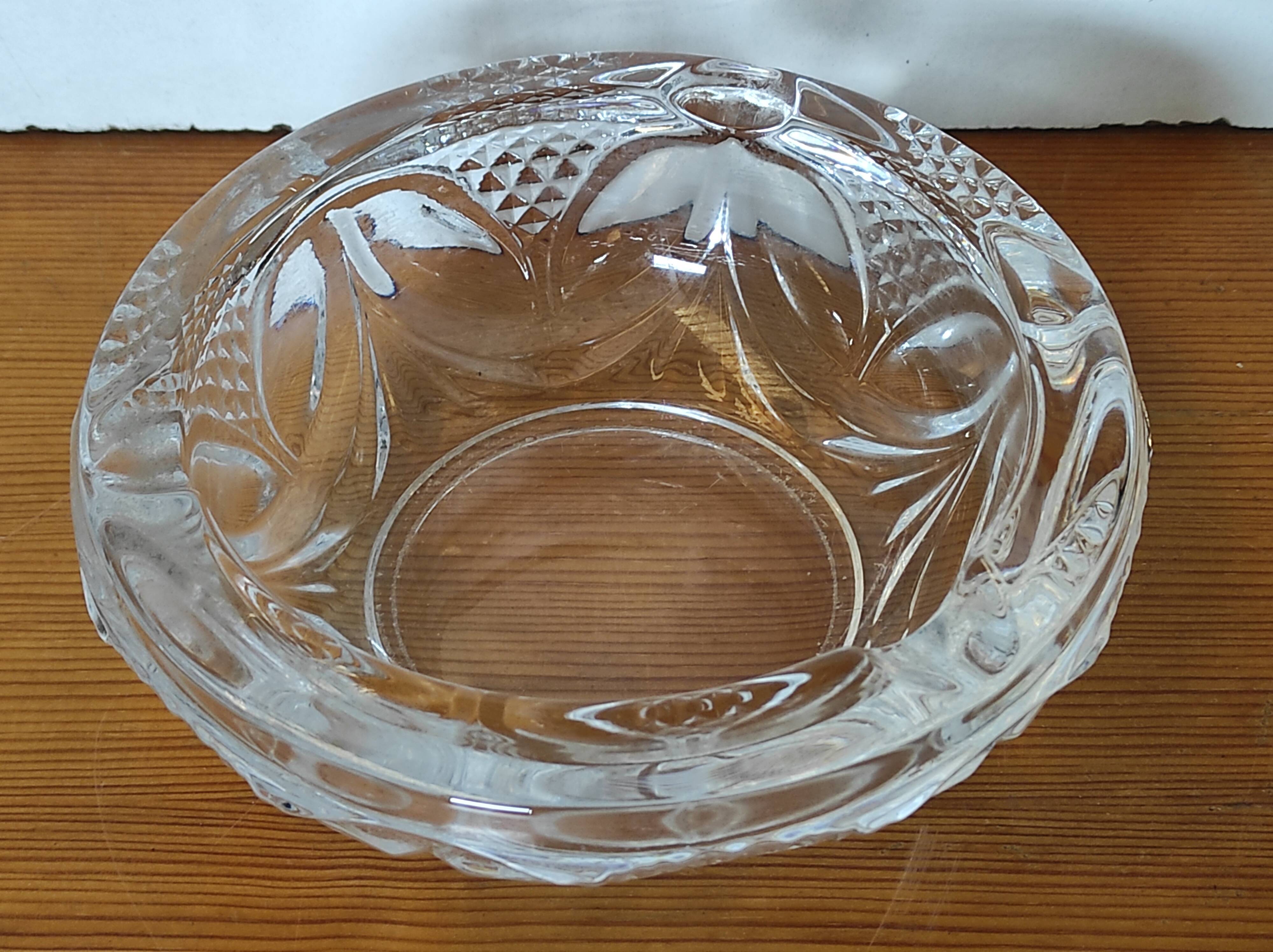 Vintage ashtray in pressed glass art deco floral pattern