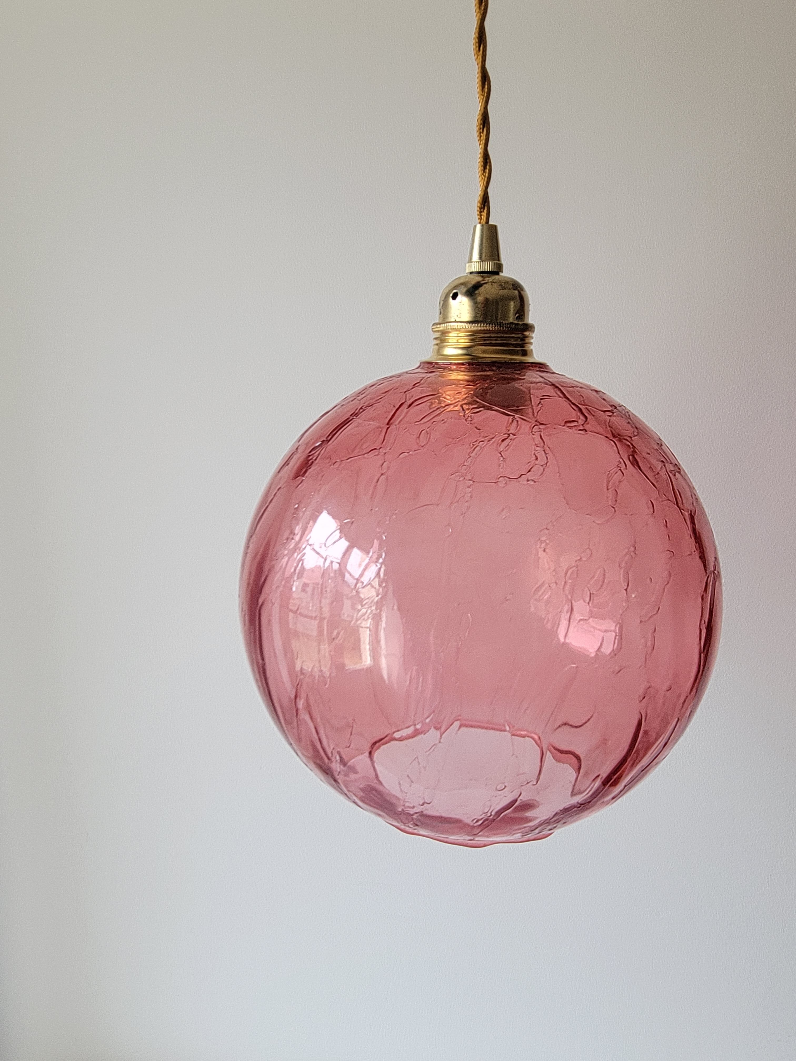 Ribbed glass suspension