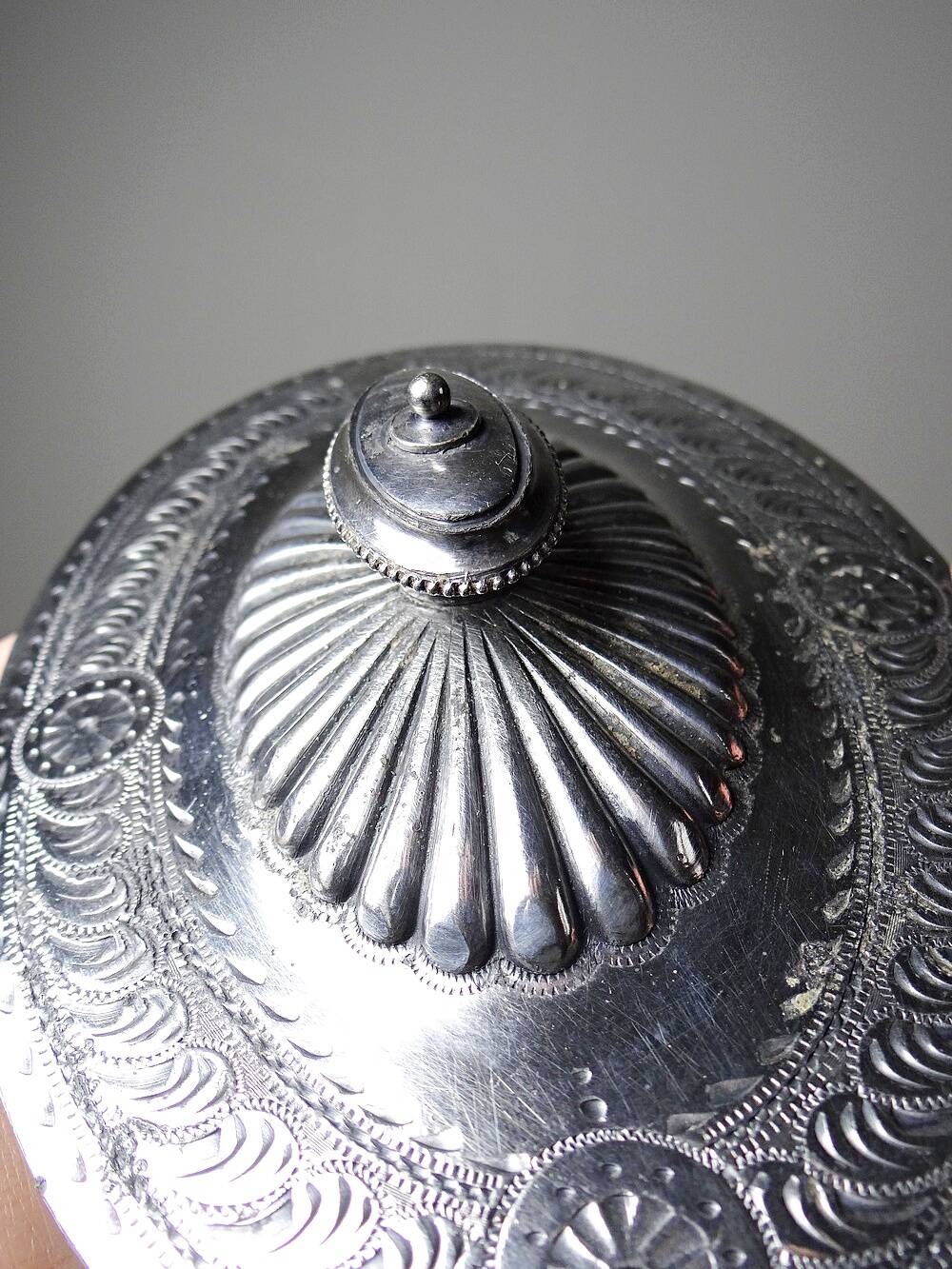 Victorian bonbonnière by George T. & Co, cobalt glass and silver-plated metal, 19th century.
