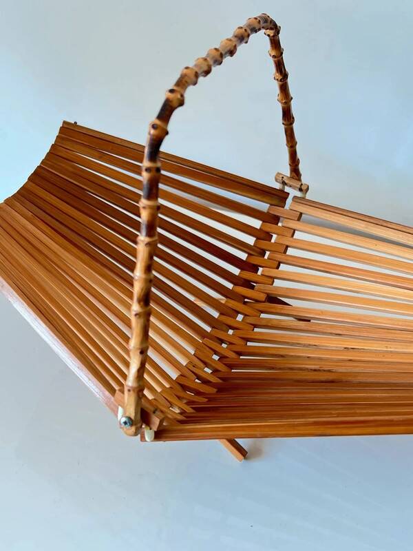 Vintage folding fruit basket – bamboo handle – 1950s