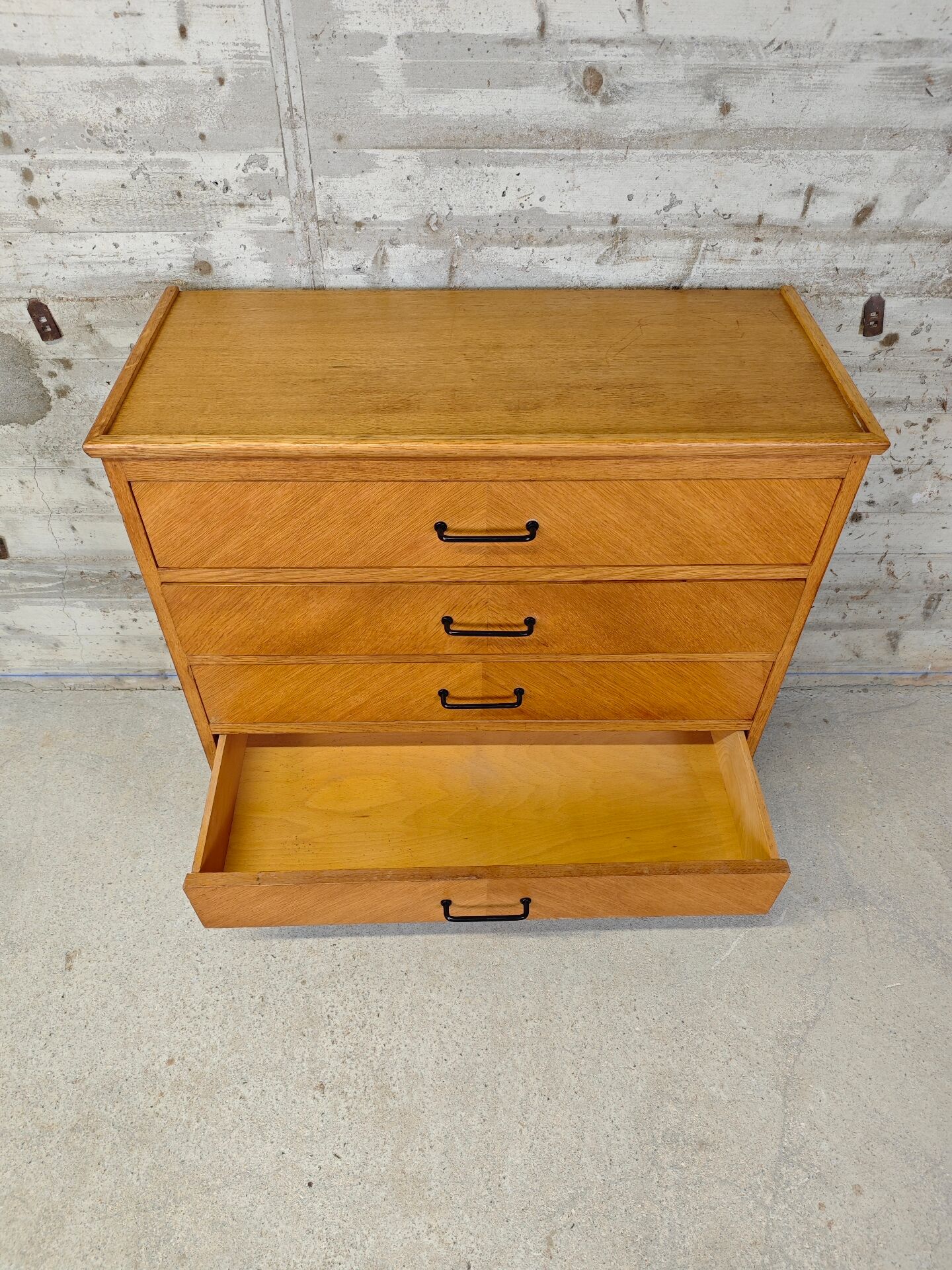 Commode vintage
