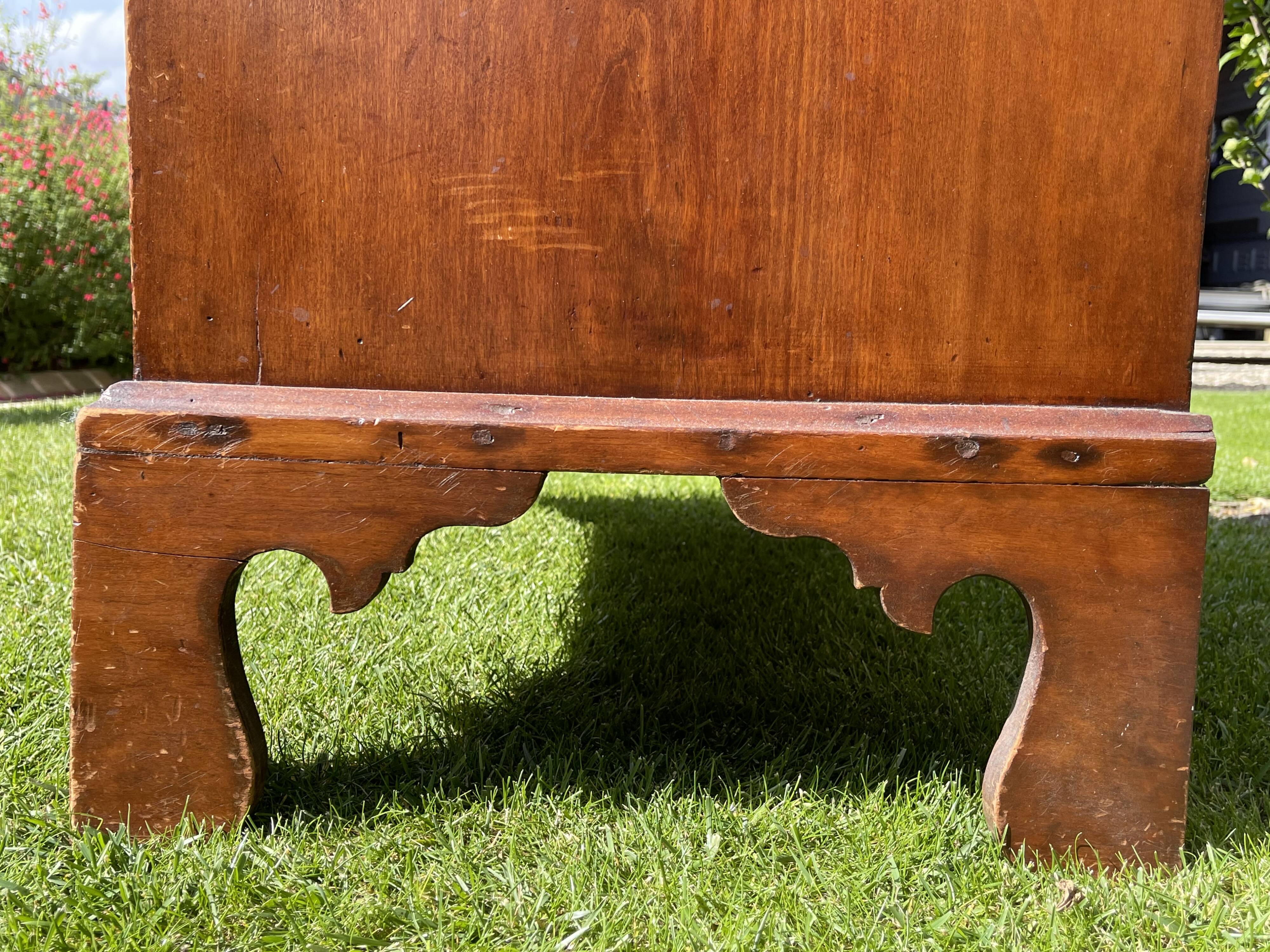 Semainier with support height in Mahogany