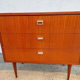 Vintage tapered leg chest of drawers
