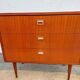 Commode pieds fuseaux vintage