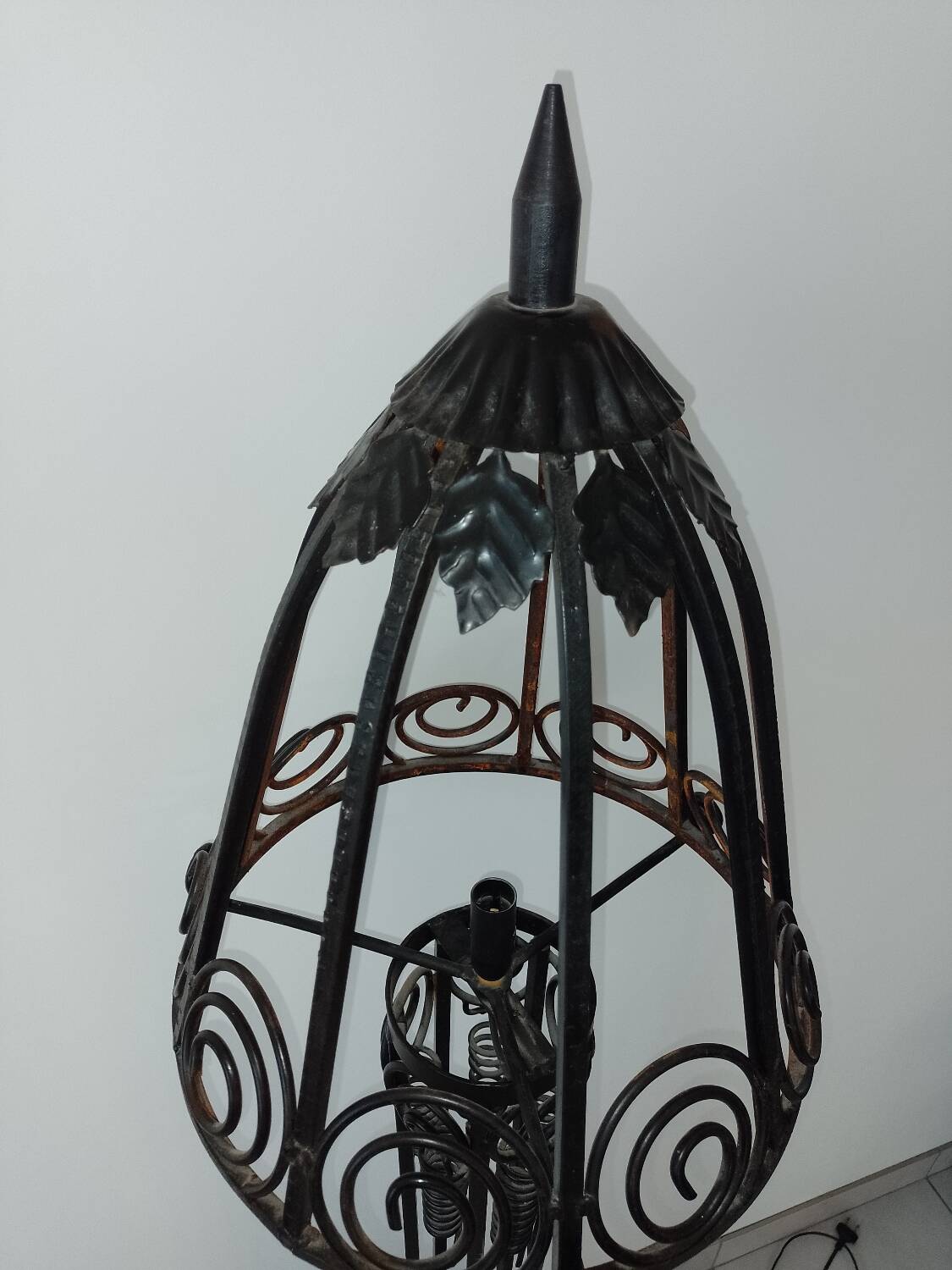 Lampadaire fer battu art déco 1930