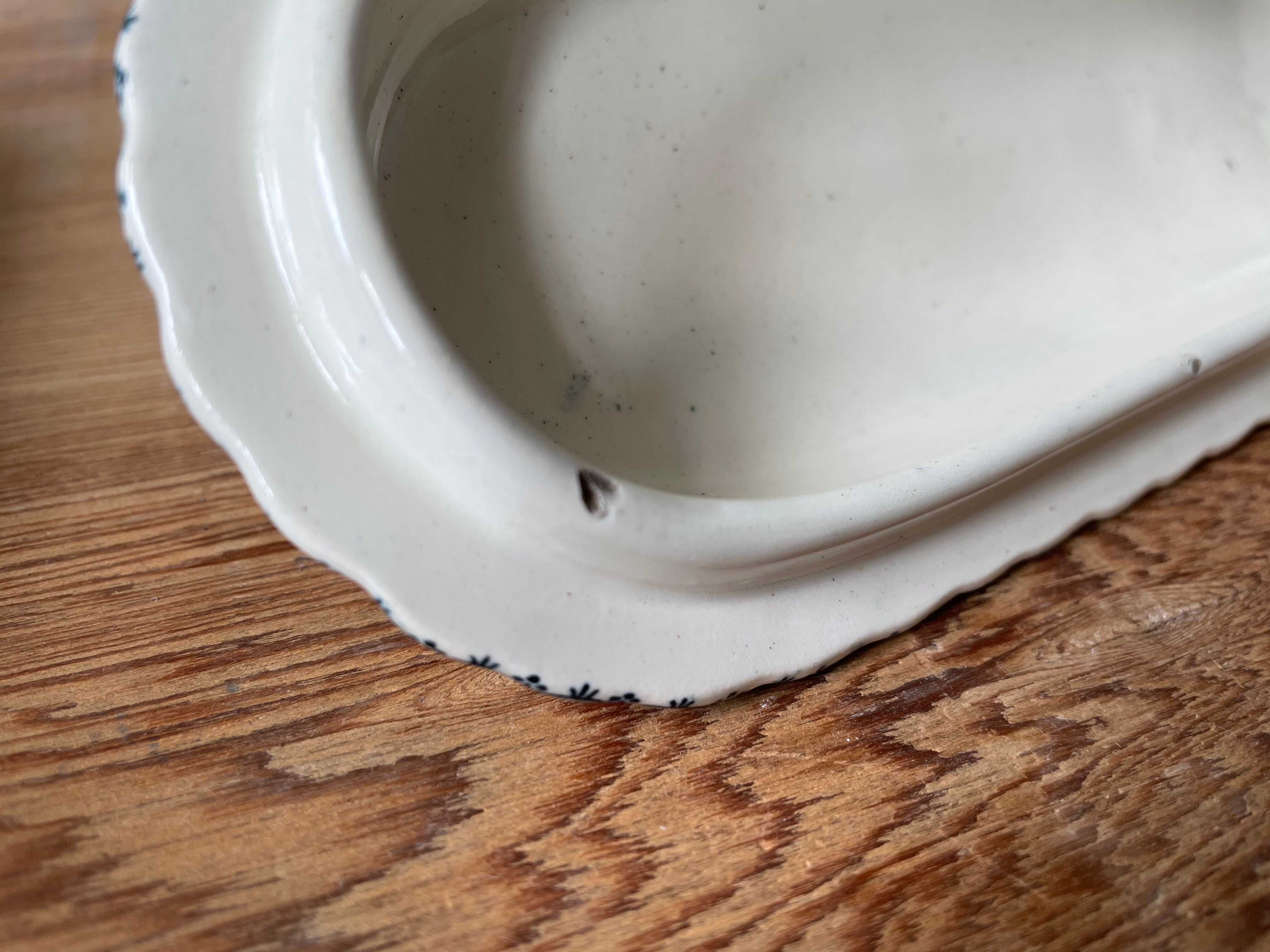 1900 toothbrush box in St Amand and Hamage earthenware, Nigella collection