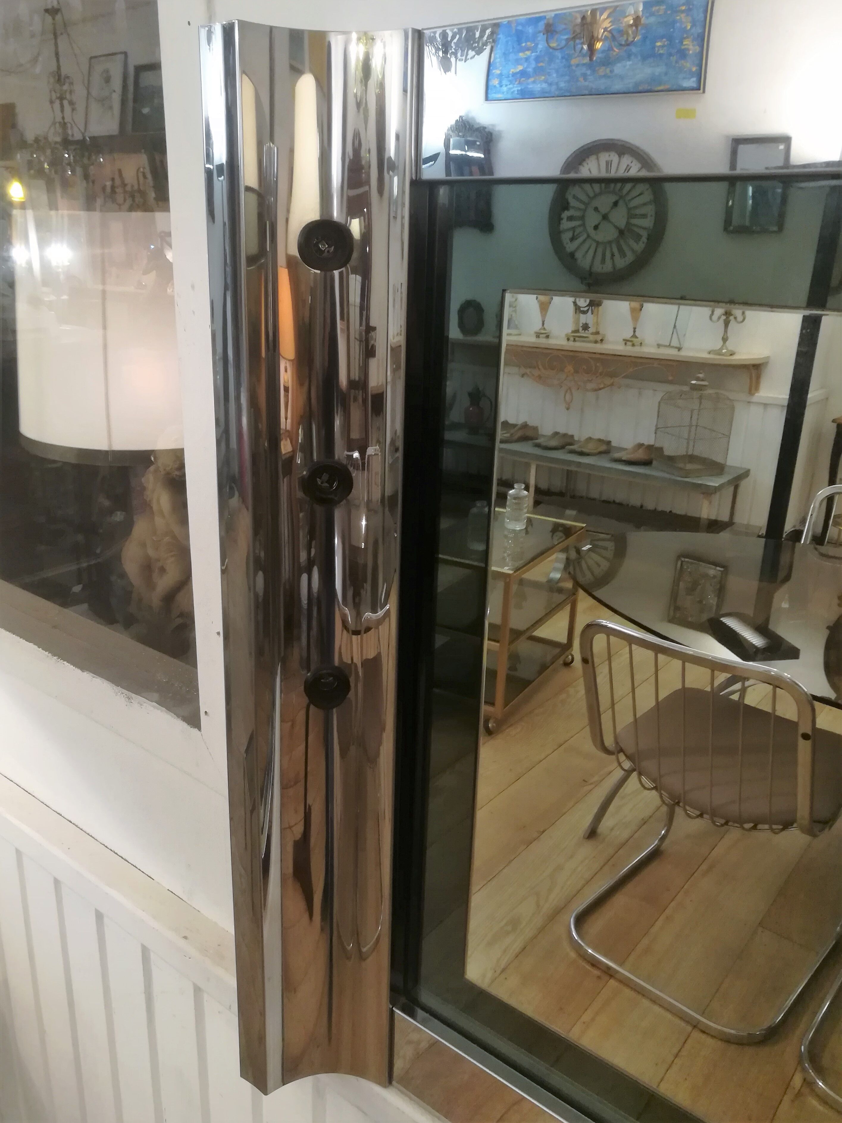 Bright artist's box mirror in chrome metal