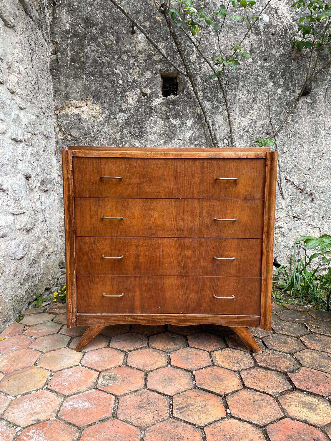 Compass leg chest of drawers