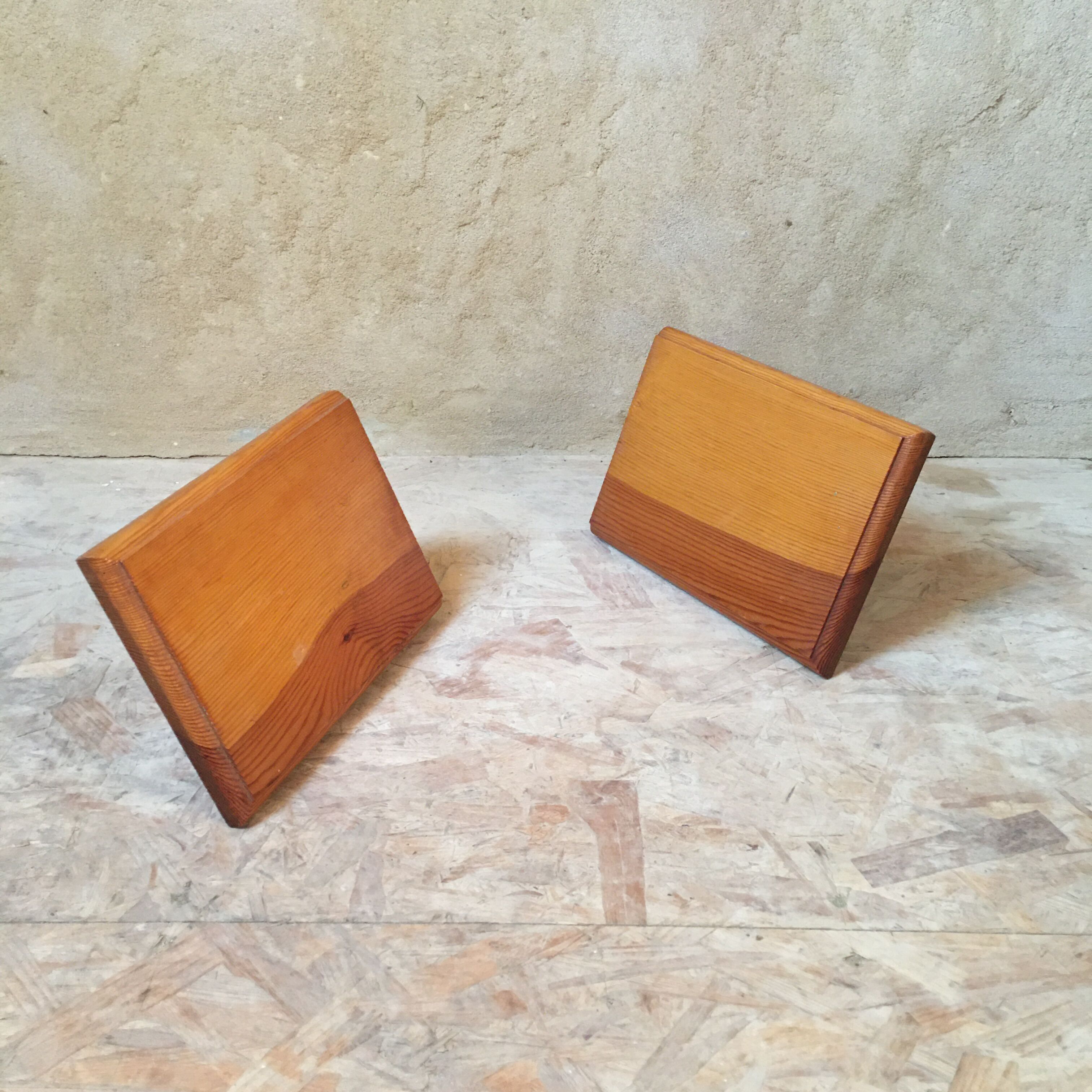 2 Wall bedside tables in applique