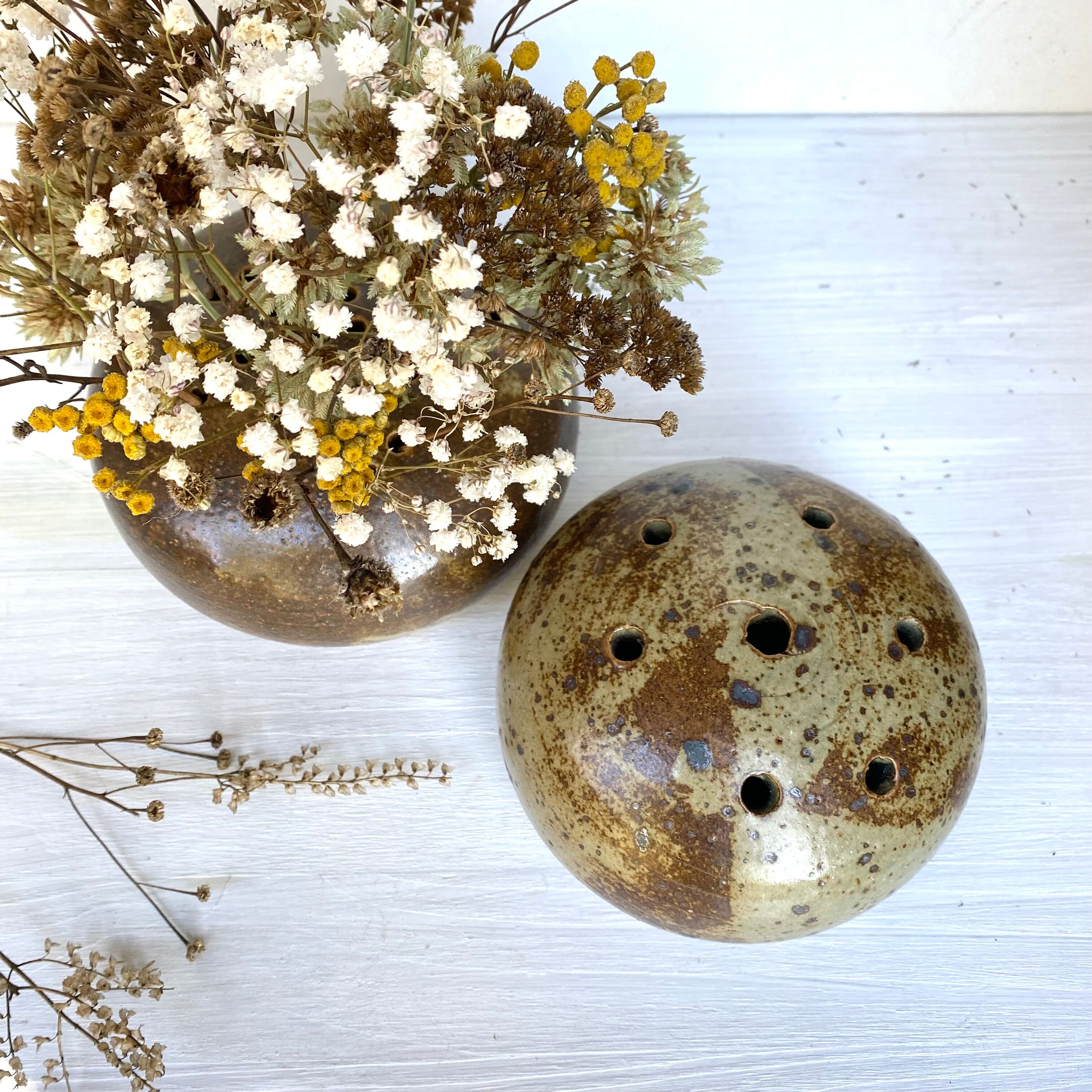 Pique fleurs en grès vintage