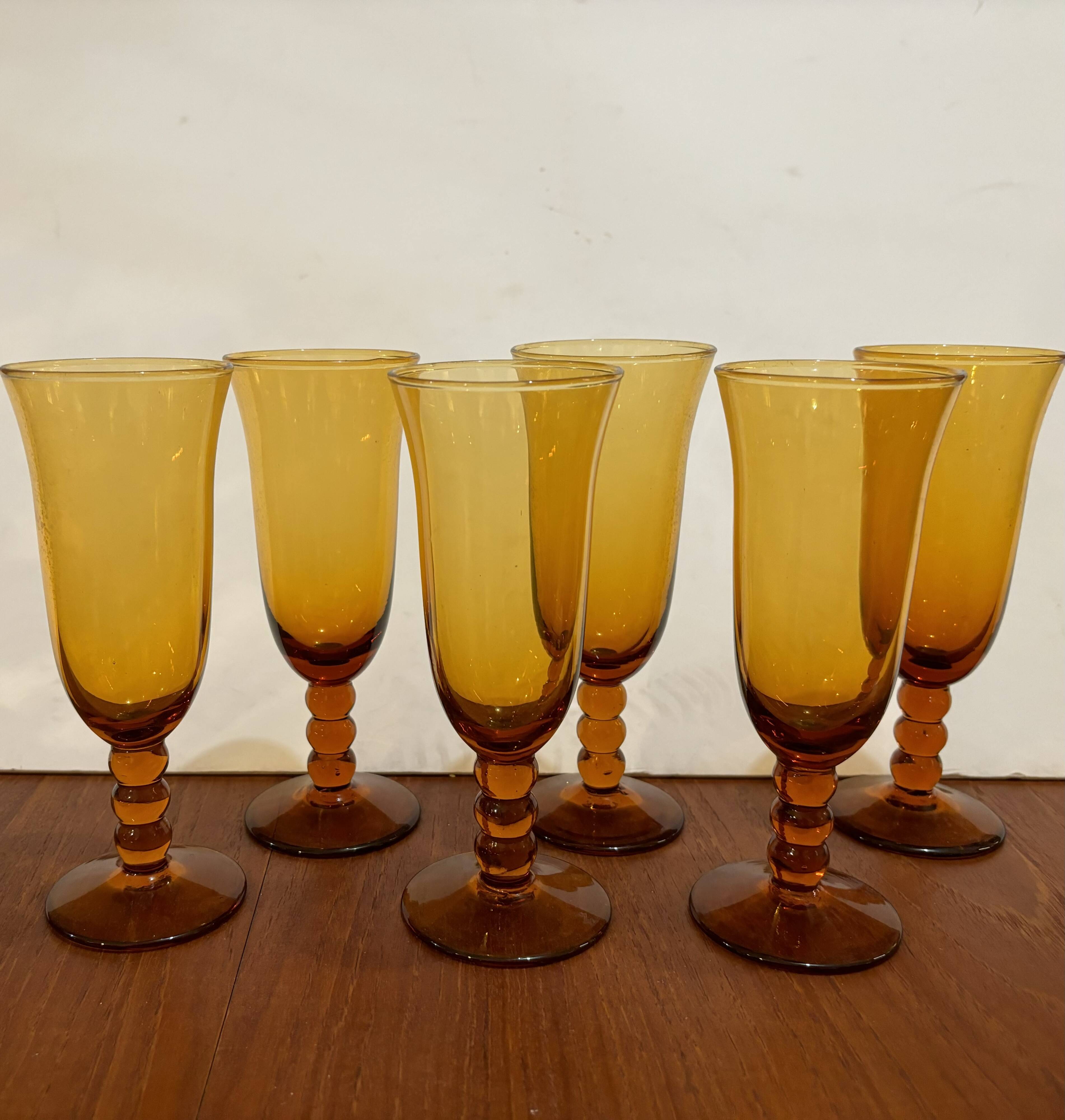 Série de 6 flûtes à champagne en verre ambré