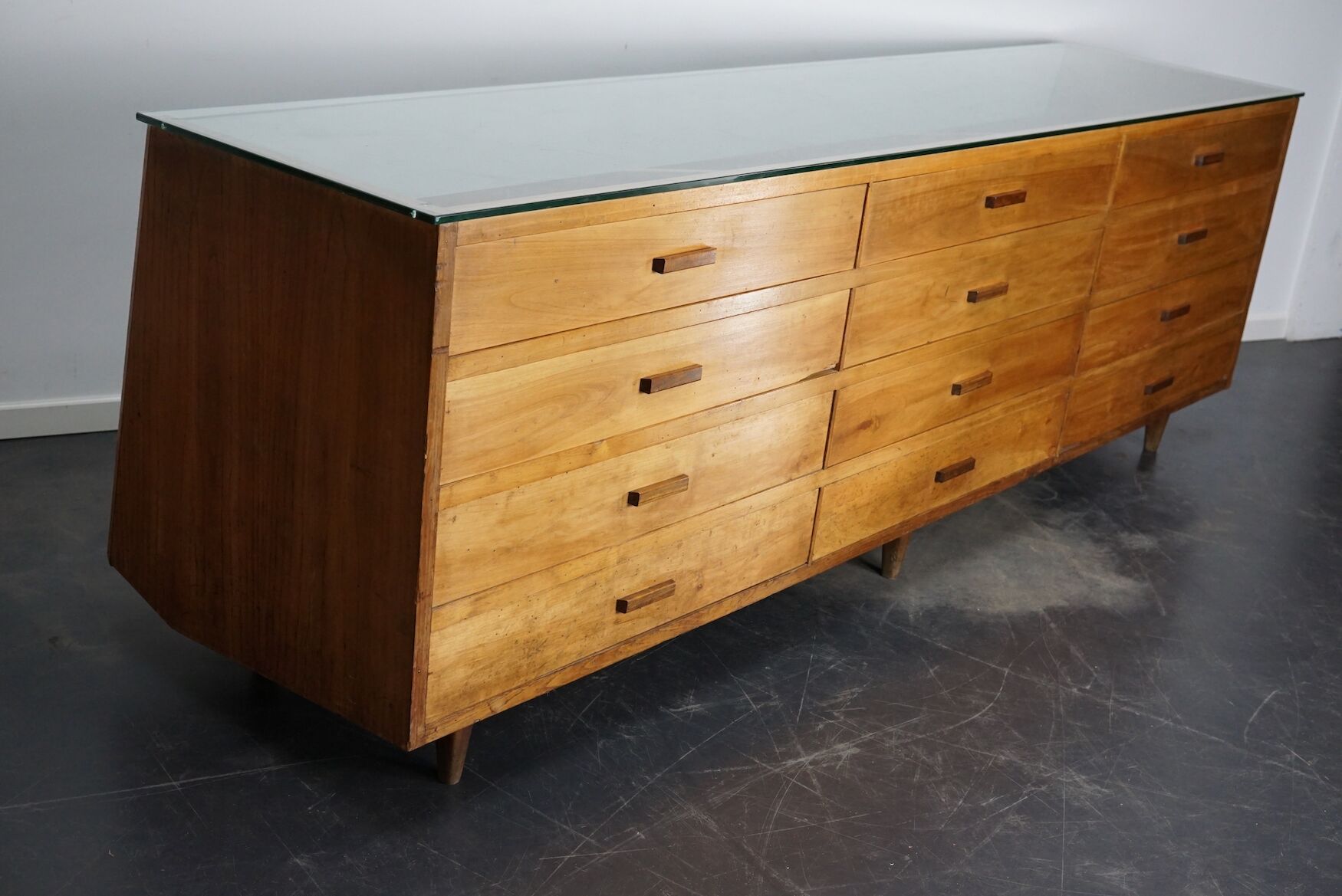Armoire ou comptoir de mercerie en noyer espagnol vintage, années 1960