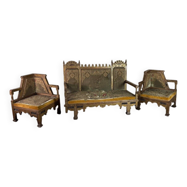 Paire de fauteuils de coin et une banquette orientaliste en bois sculpté et polychromé vers 1900