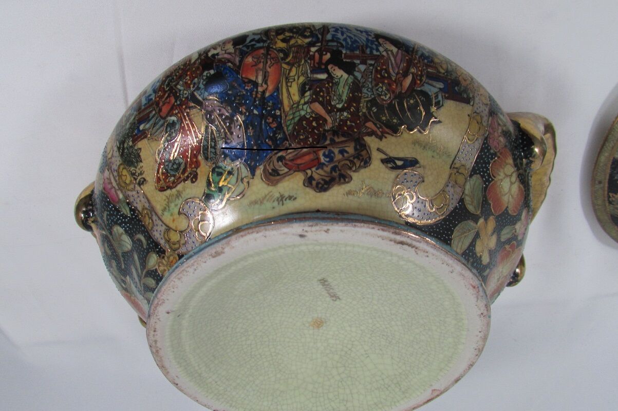 Soup tureen, hollow dish with Satsuma Japan lid