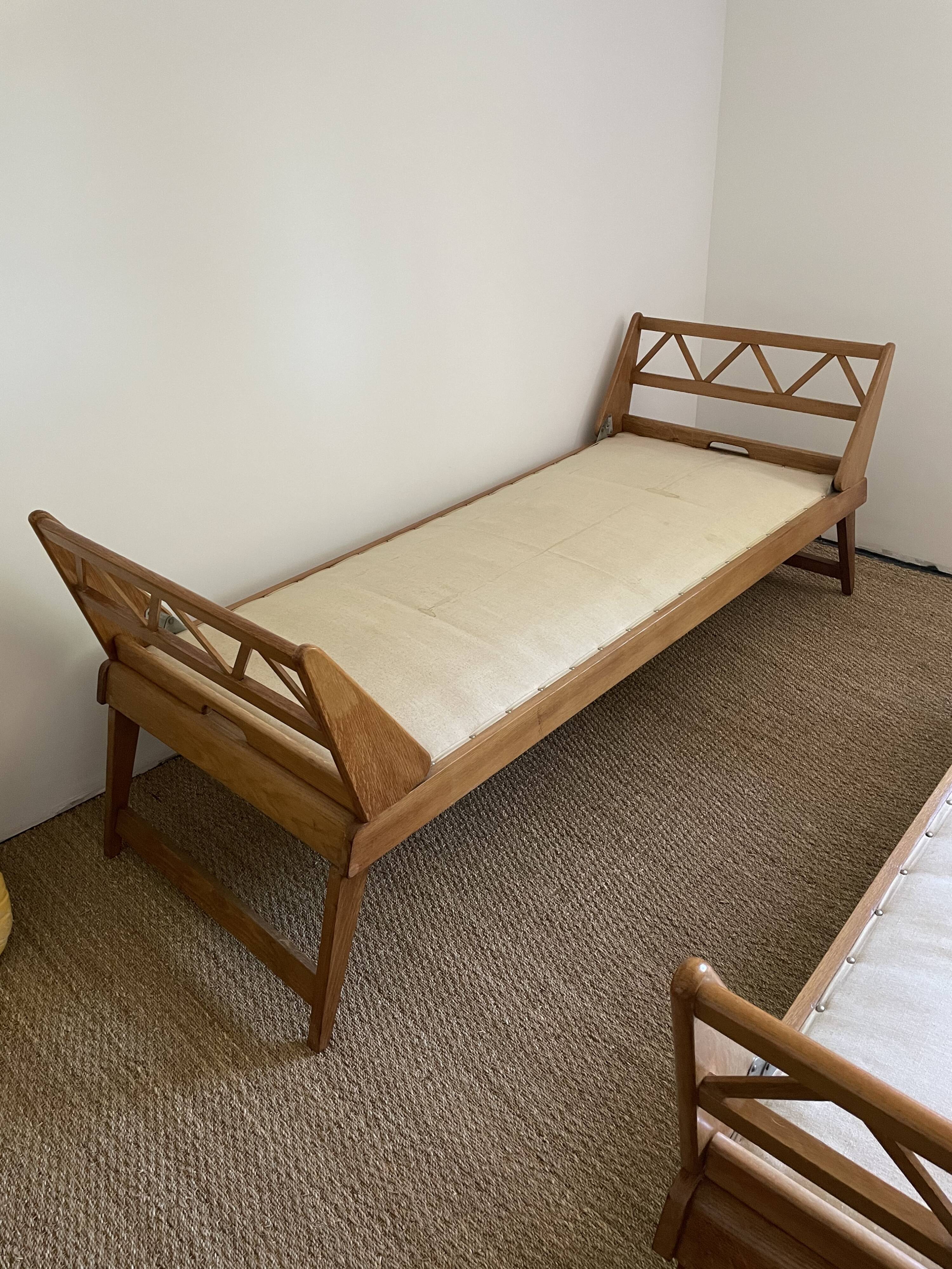 Twin beds daybed vintage
