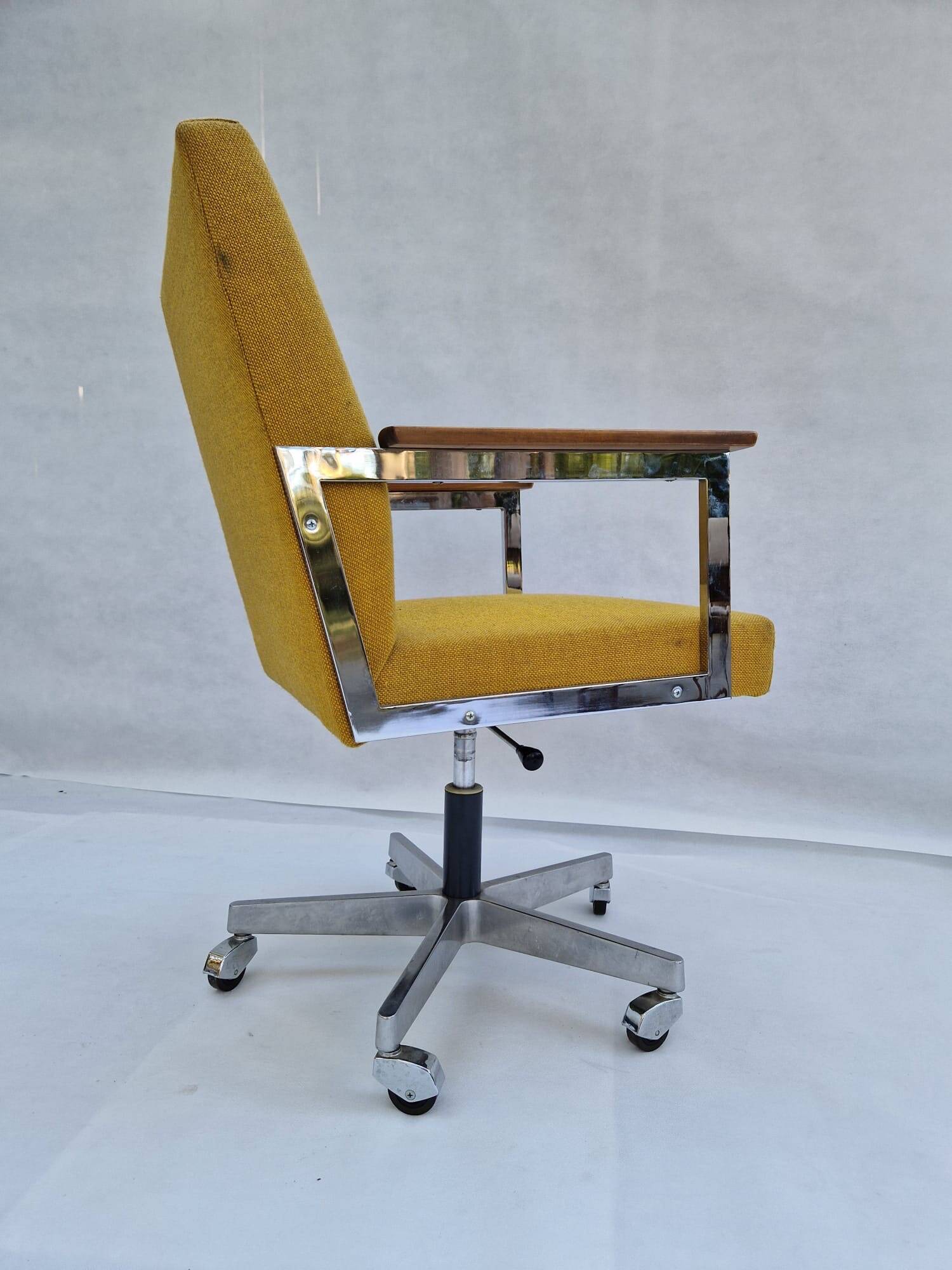 Doerner mid-century chrome steel swivel office chair