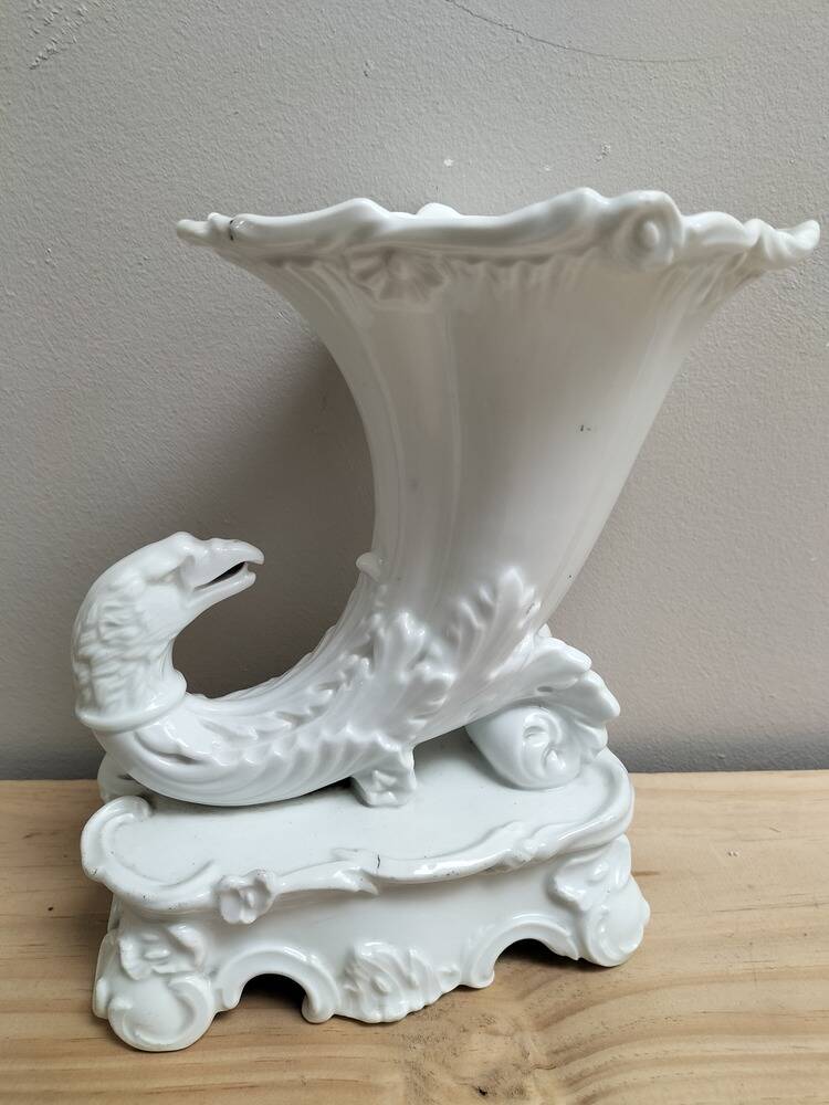Vase empire en porcelaine