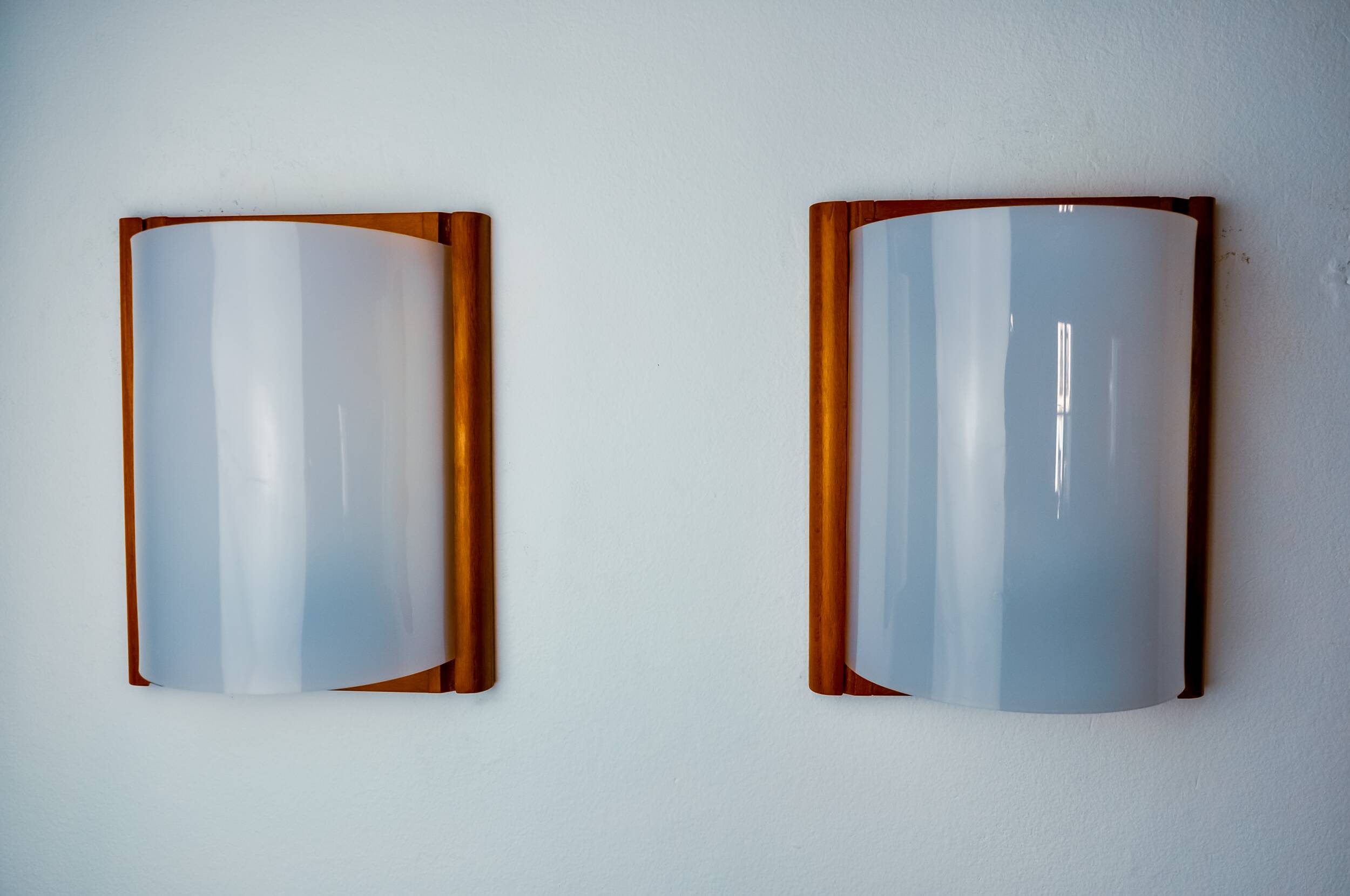 Pair of pine and methacrylate wall lights, Spain 1980