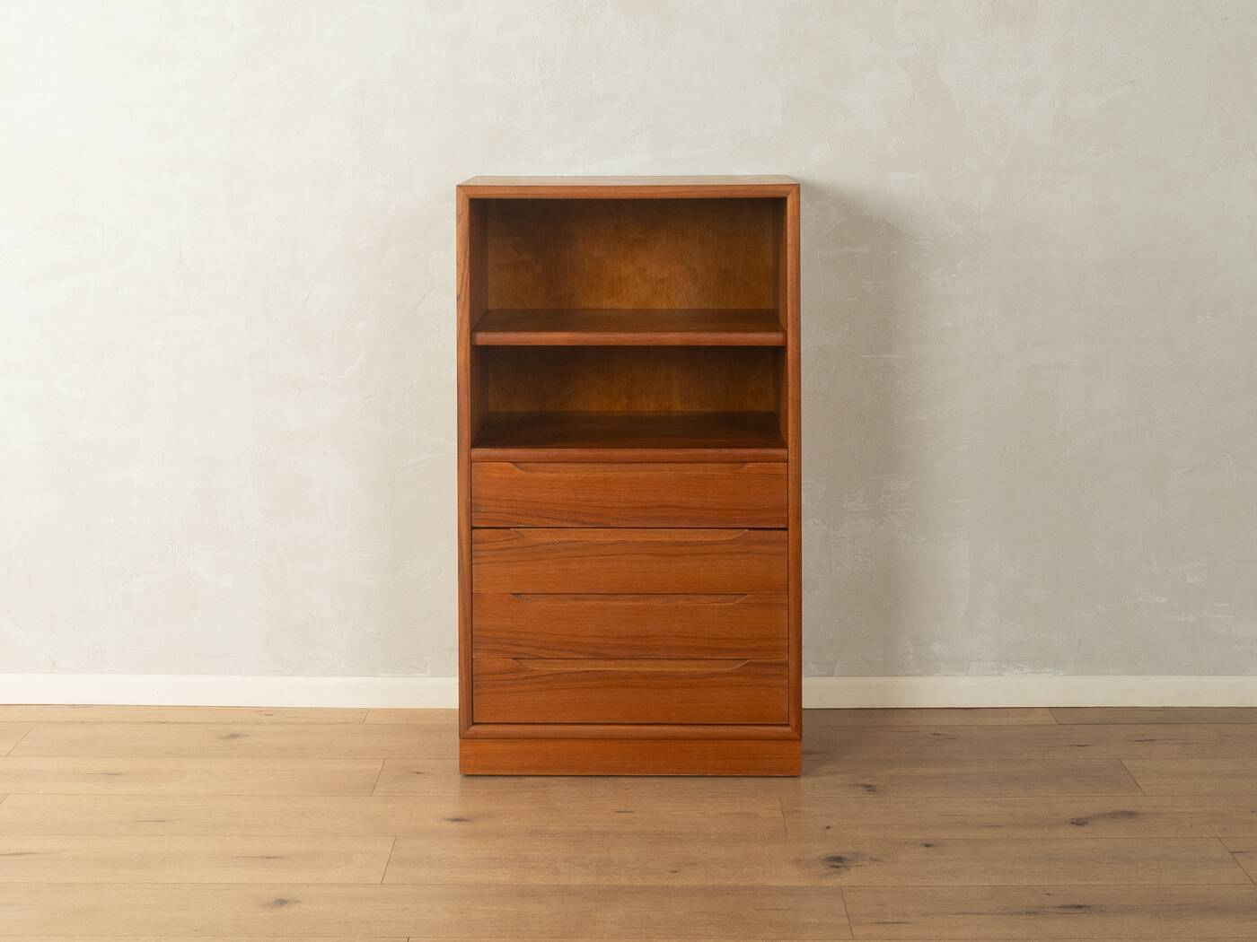 Elegant chest of drawers from the 1960s
