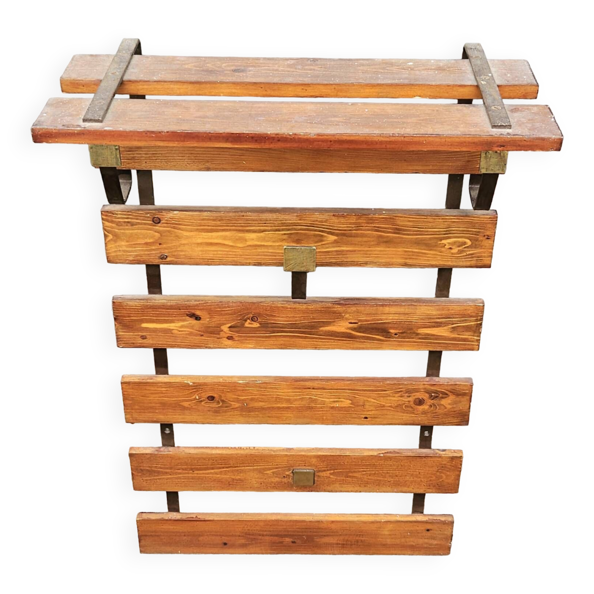 Wall-mounted coat rack in iron and wooden slats