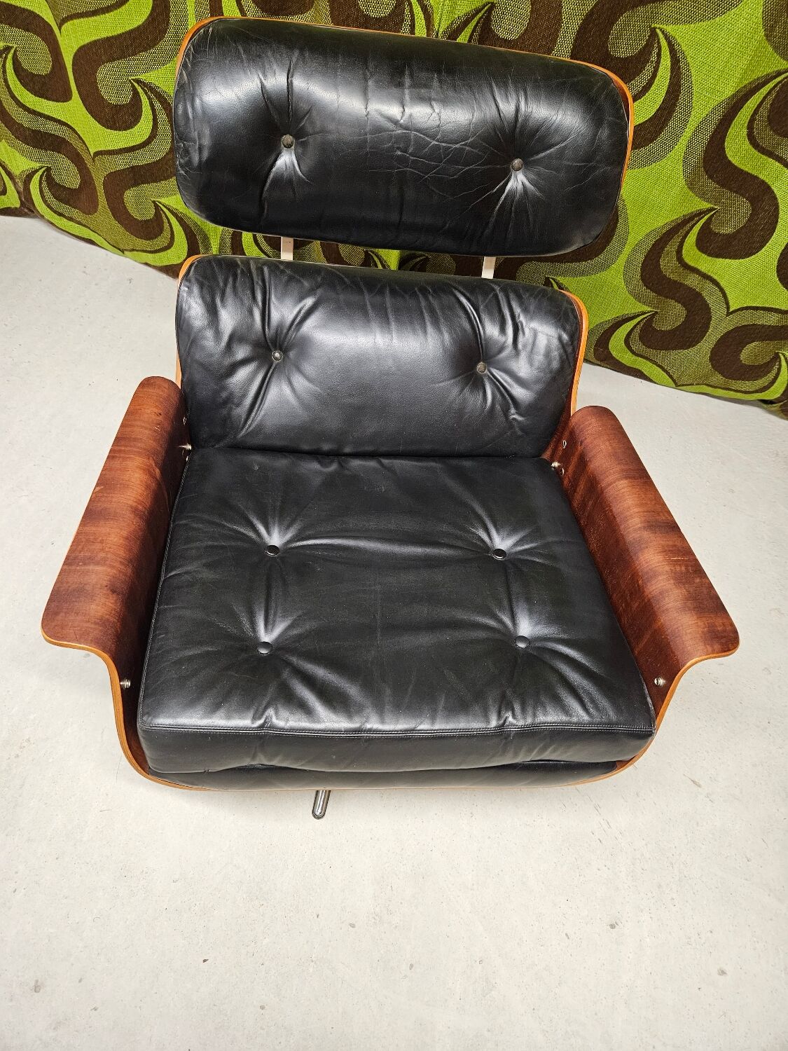 Fauteuil lounge cuir noir 1970 vintage