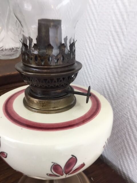 Oil lamp on old-footed Breton yellow copper foot