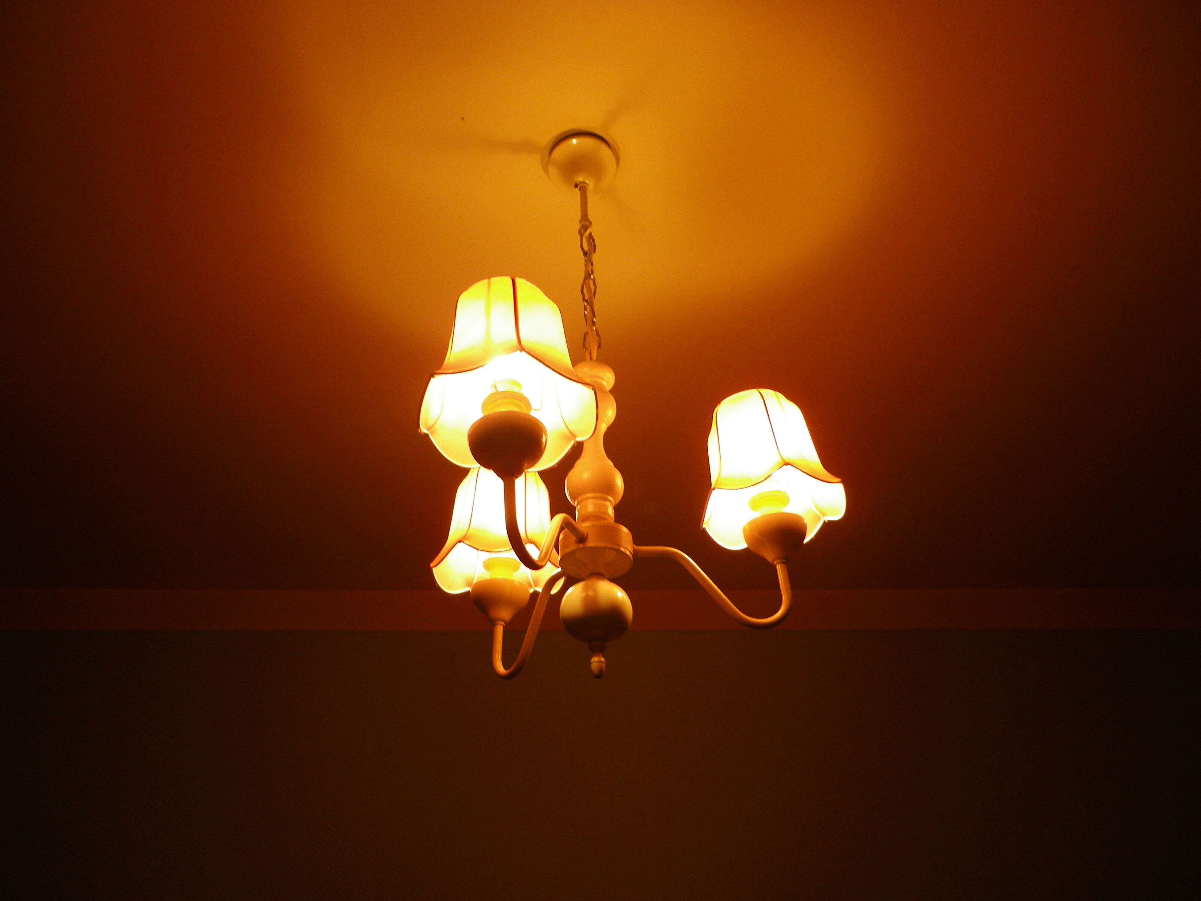 Lasuffed white metal suspension - 3 pink lampshades