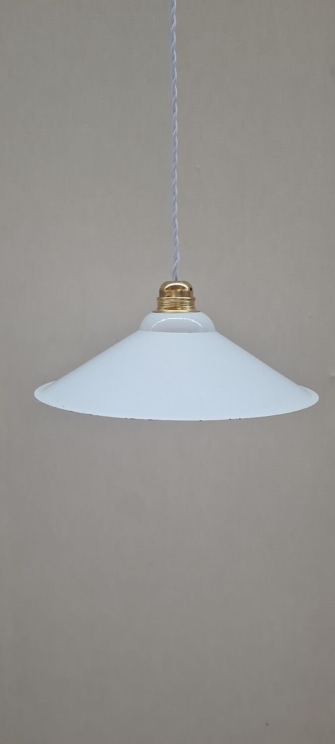 Enamelled sheet metal pendant light