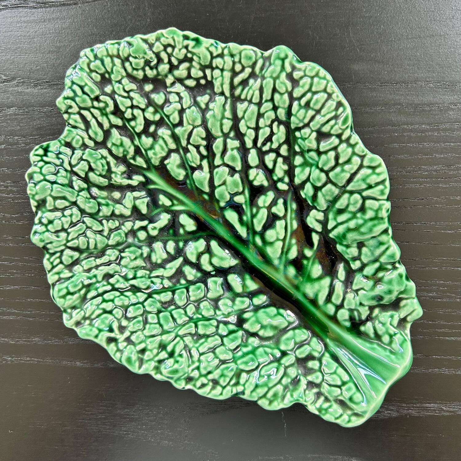 Plat feuille de choux en barbotine