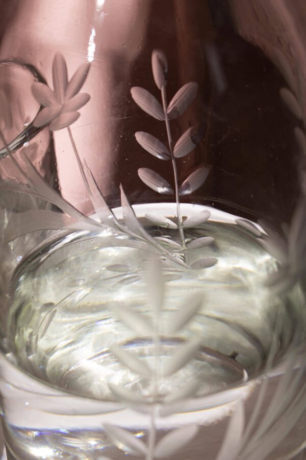 Carafe et verre en verre soufflé et gravé