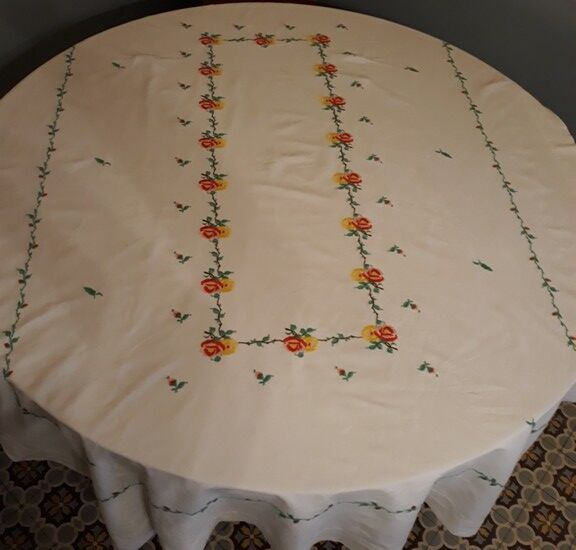 Tablecloth "Fleurie" embroidered hand and its 12 towels 80s