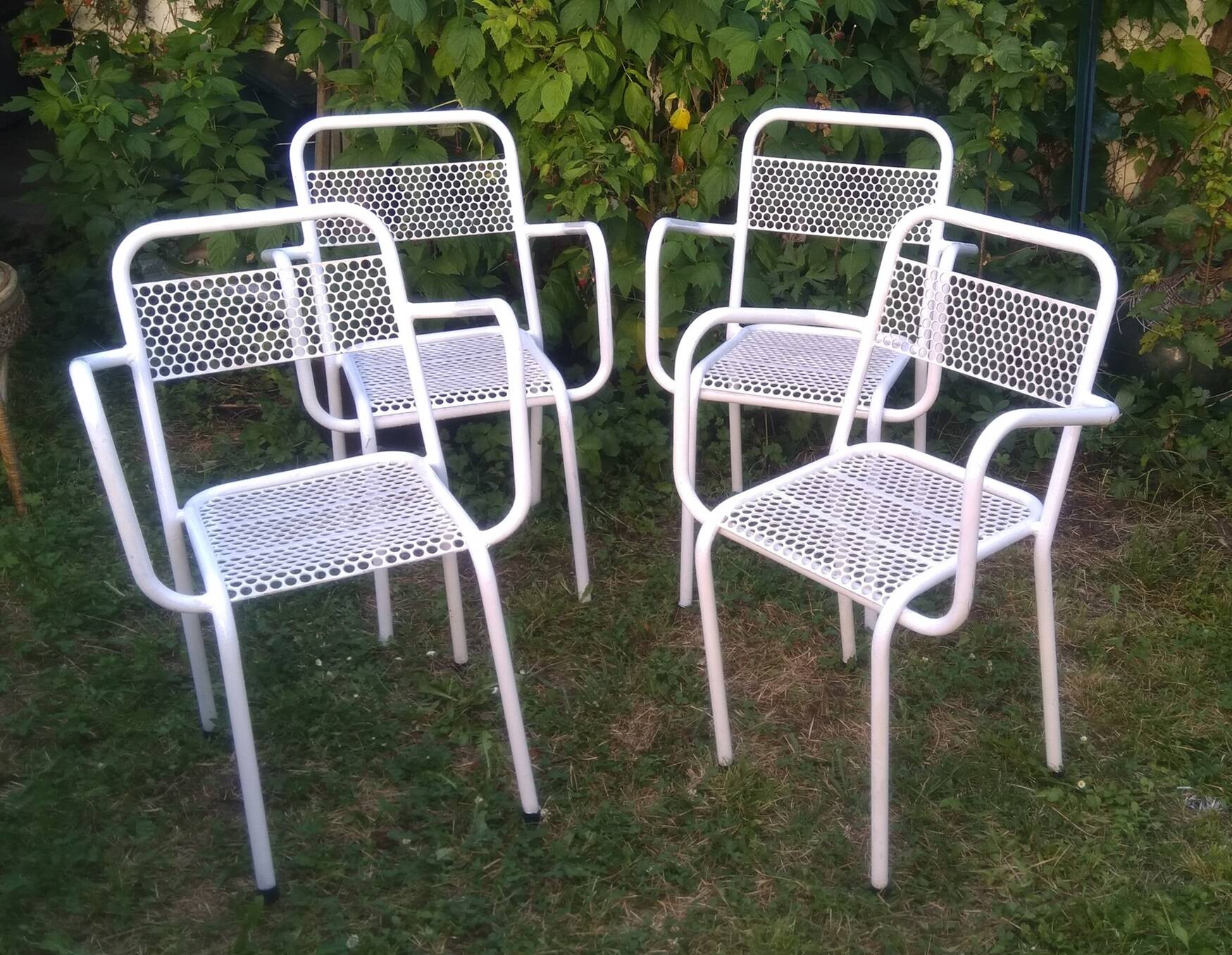 Set of 4 stackable perforated garden armchairs