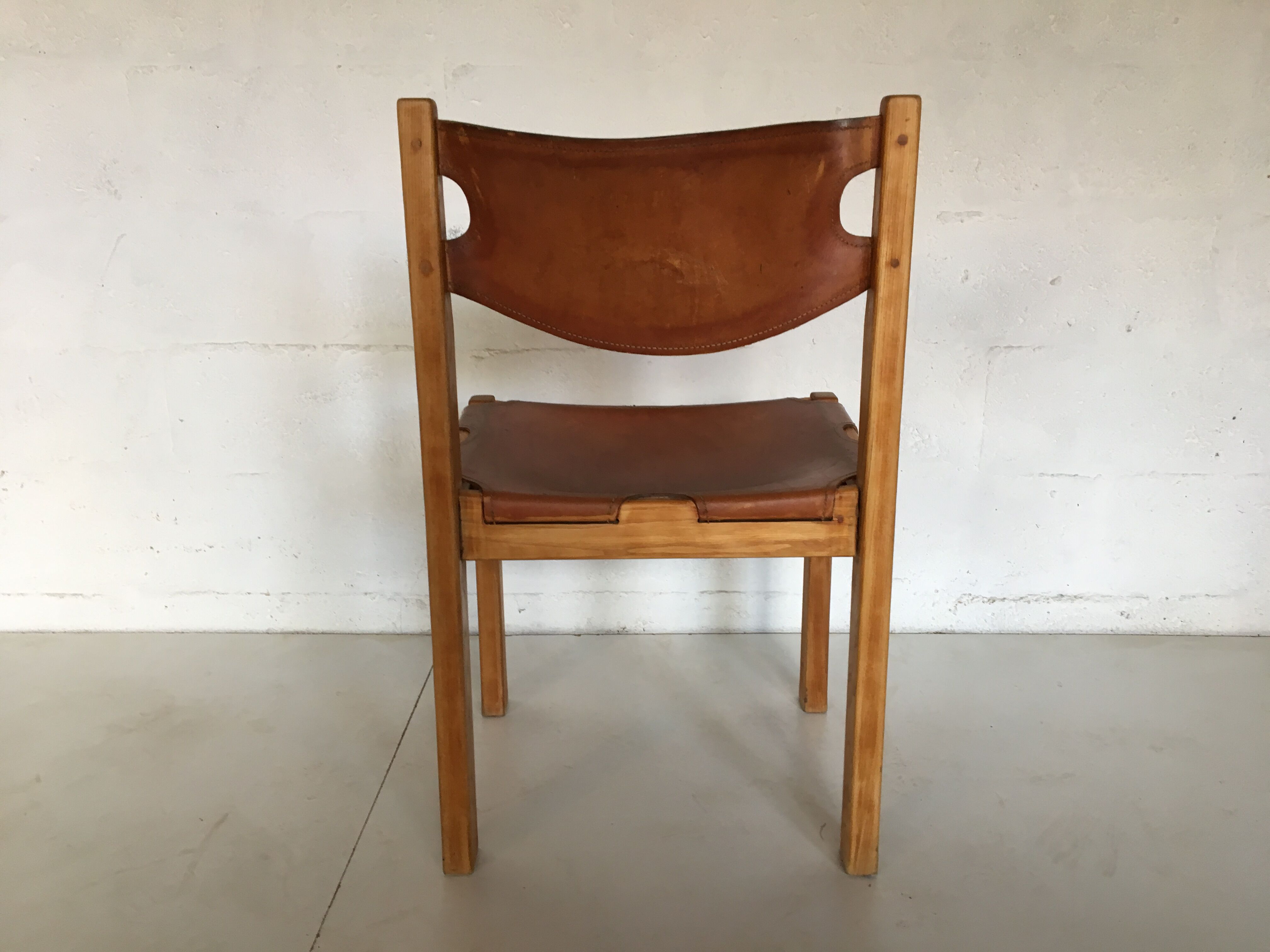 Paire de chaises par la Maison Regain années 60