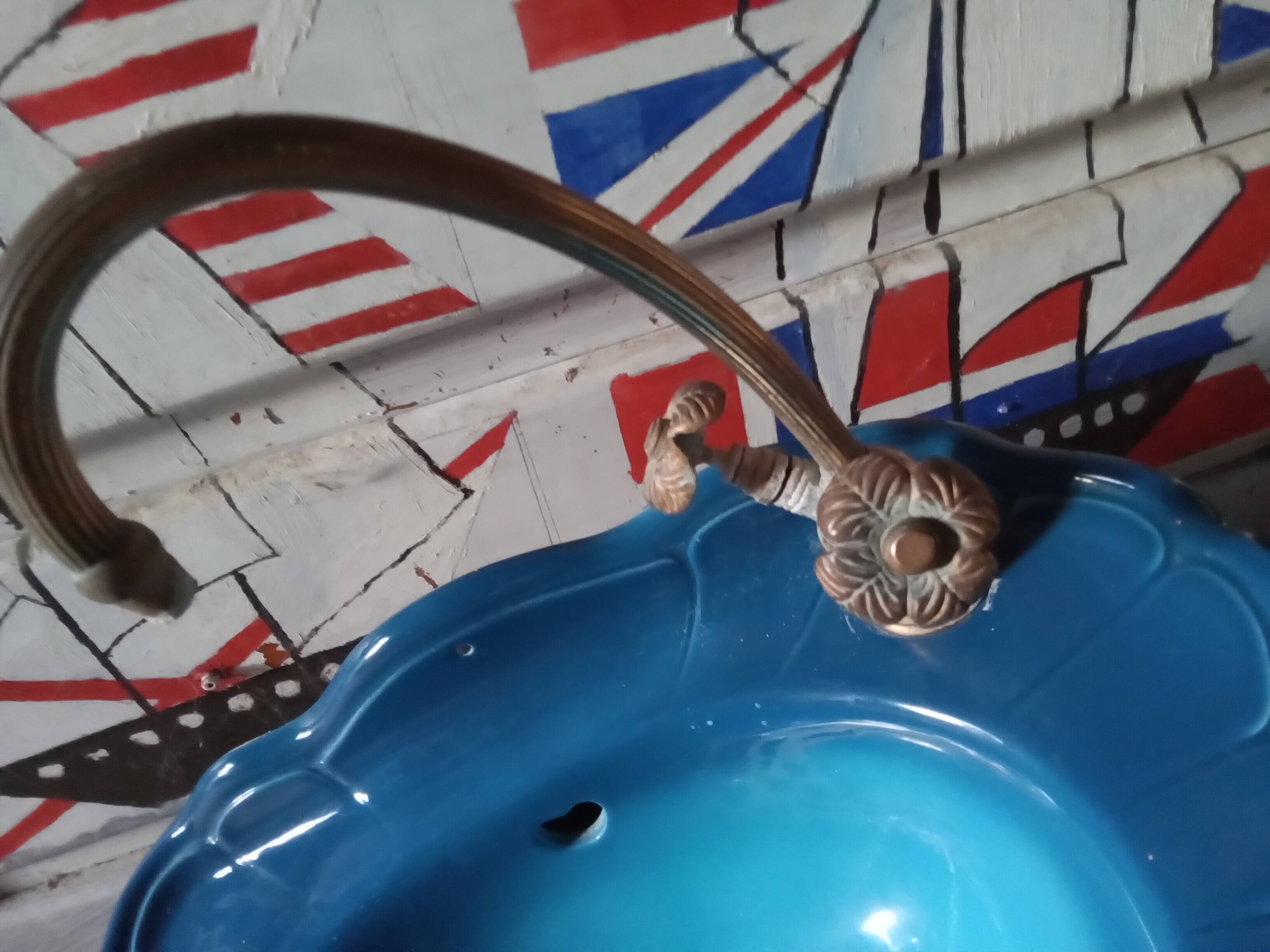 Shell-shaped basin, vintage