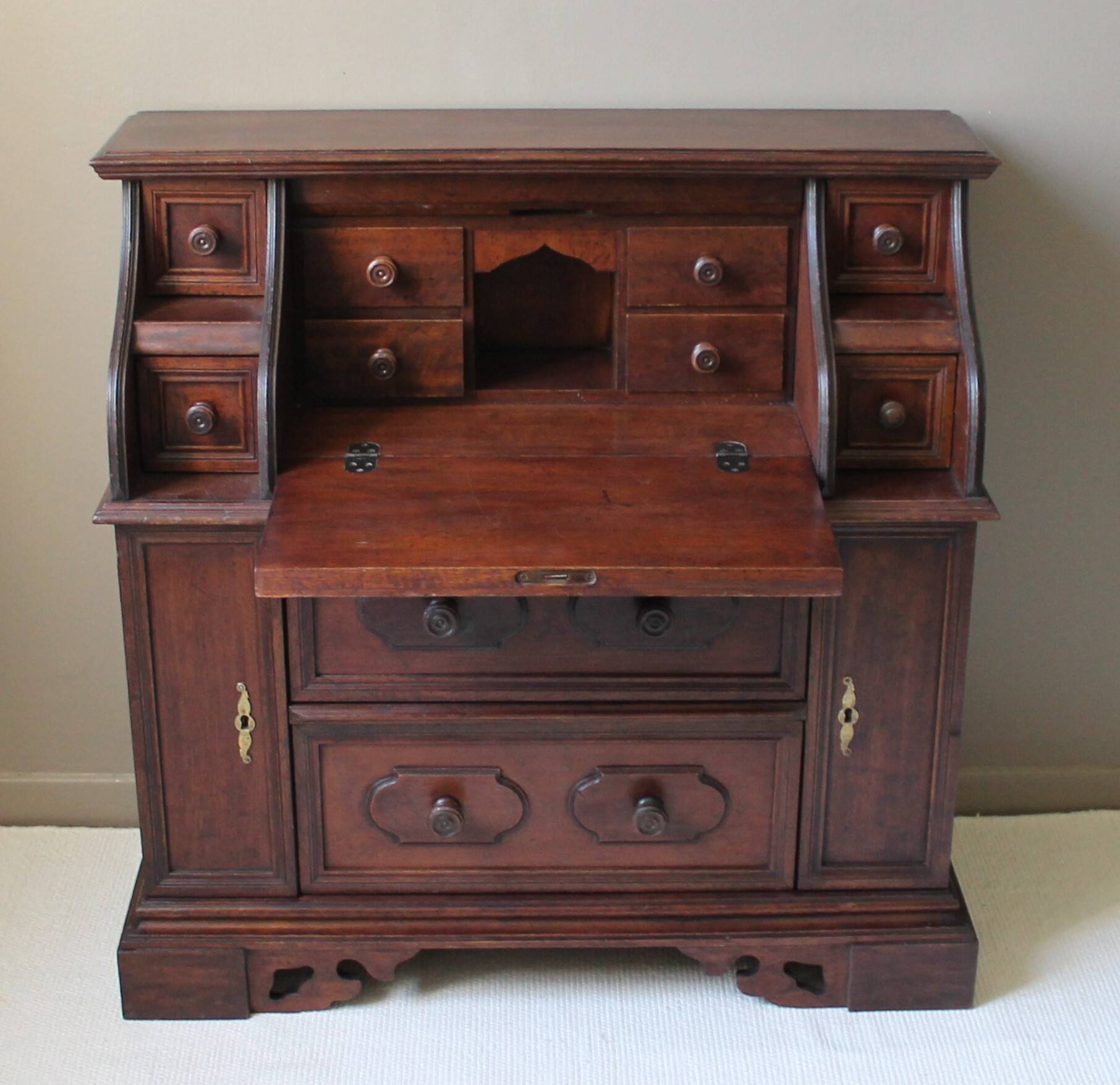 Vintage scriban desk