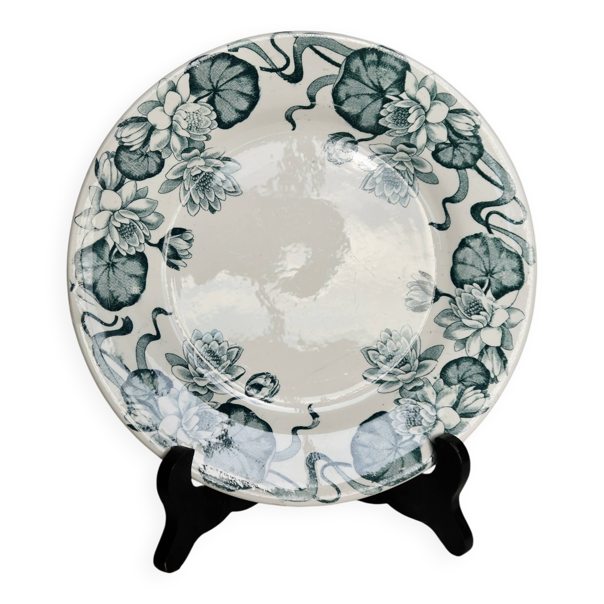 Assiette à dessert ancienne terre de fer Salins modèle Nénuphar