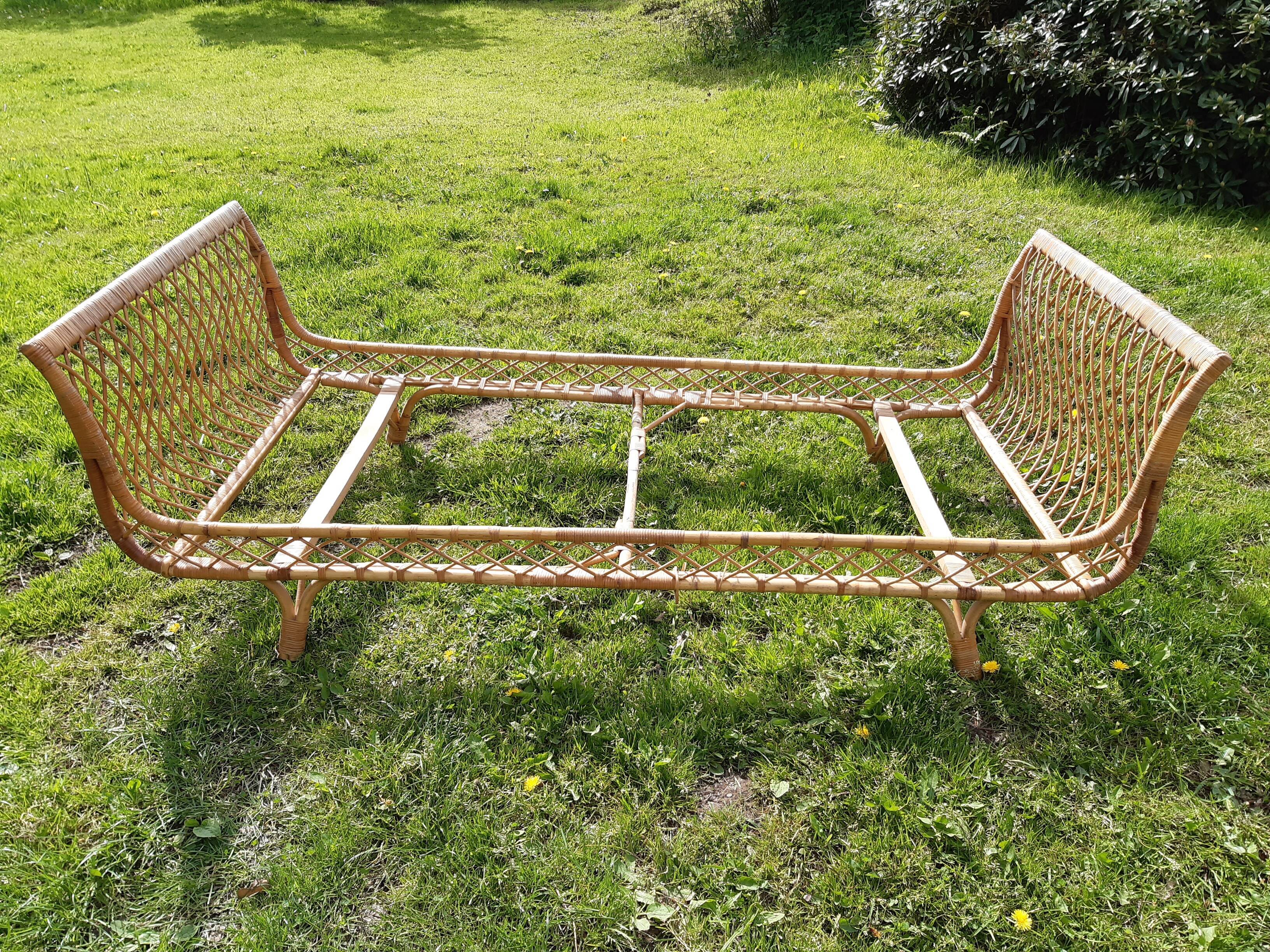 Rattan bed