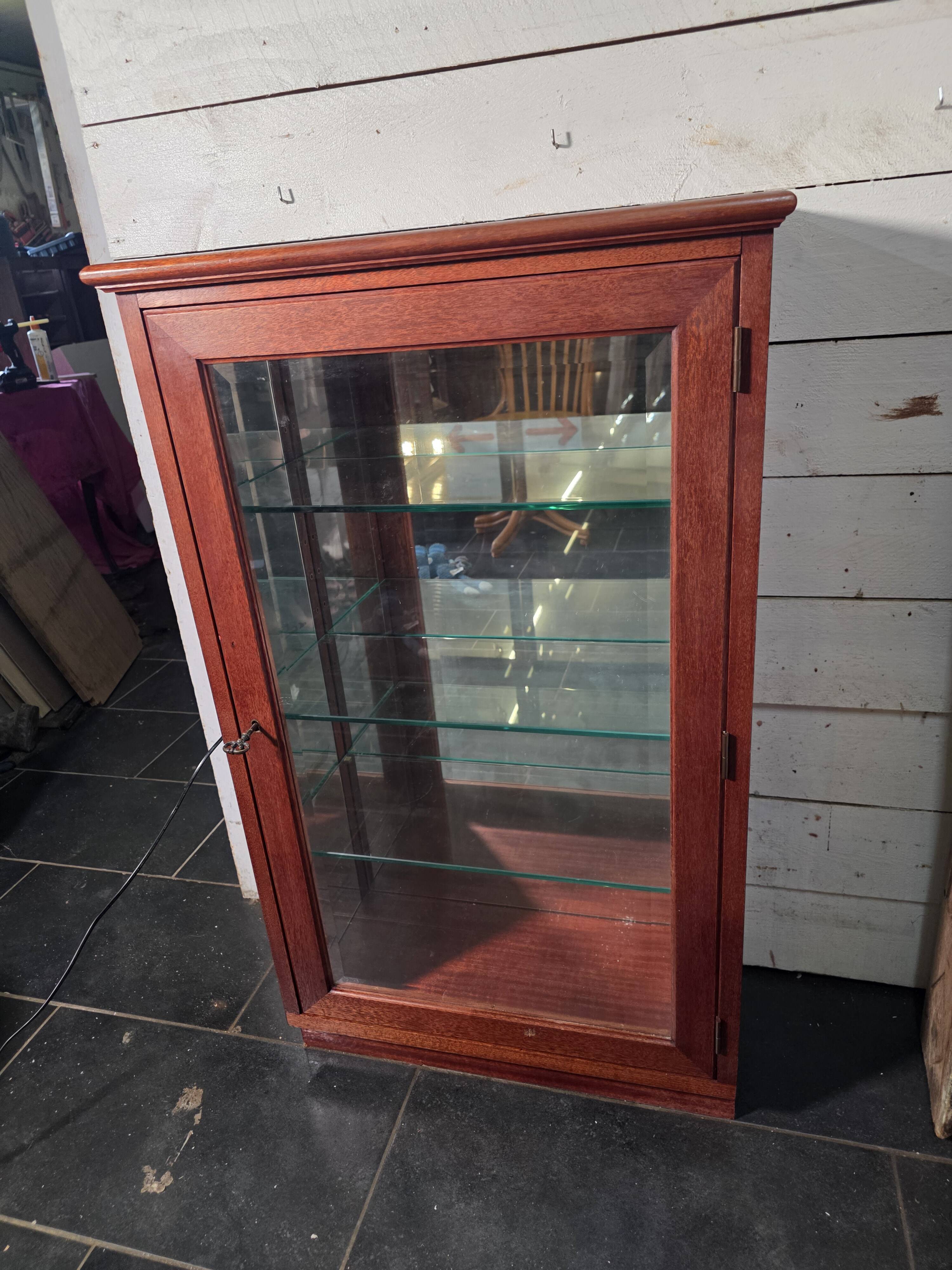 Mahogany display cabinet 20th century