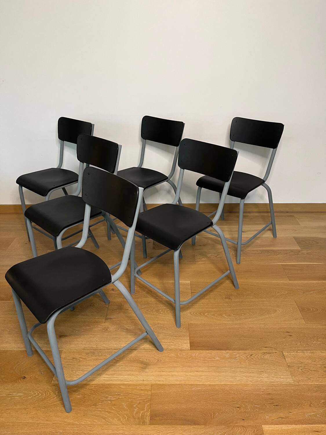 Chaises écoliers de laboratoire
