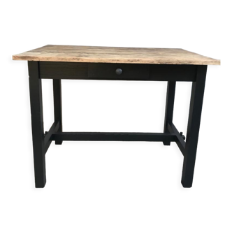 Ancienne table à manger de ferme, bois massif et pied noir