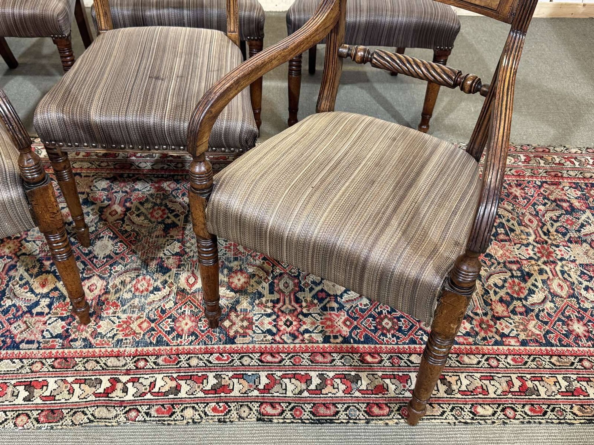 Série de 4 chaises + 2 fauteuils anglais en acajou fin XIXème