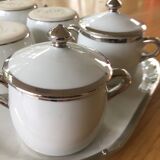 Service de 8 pots à crème et son plateau