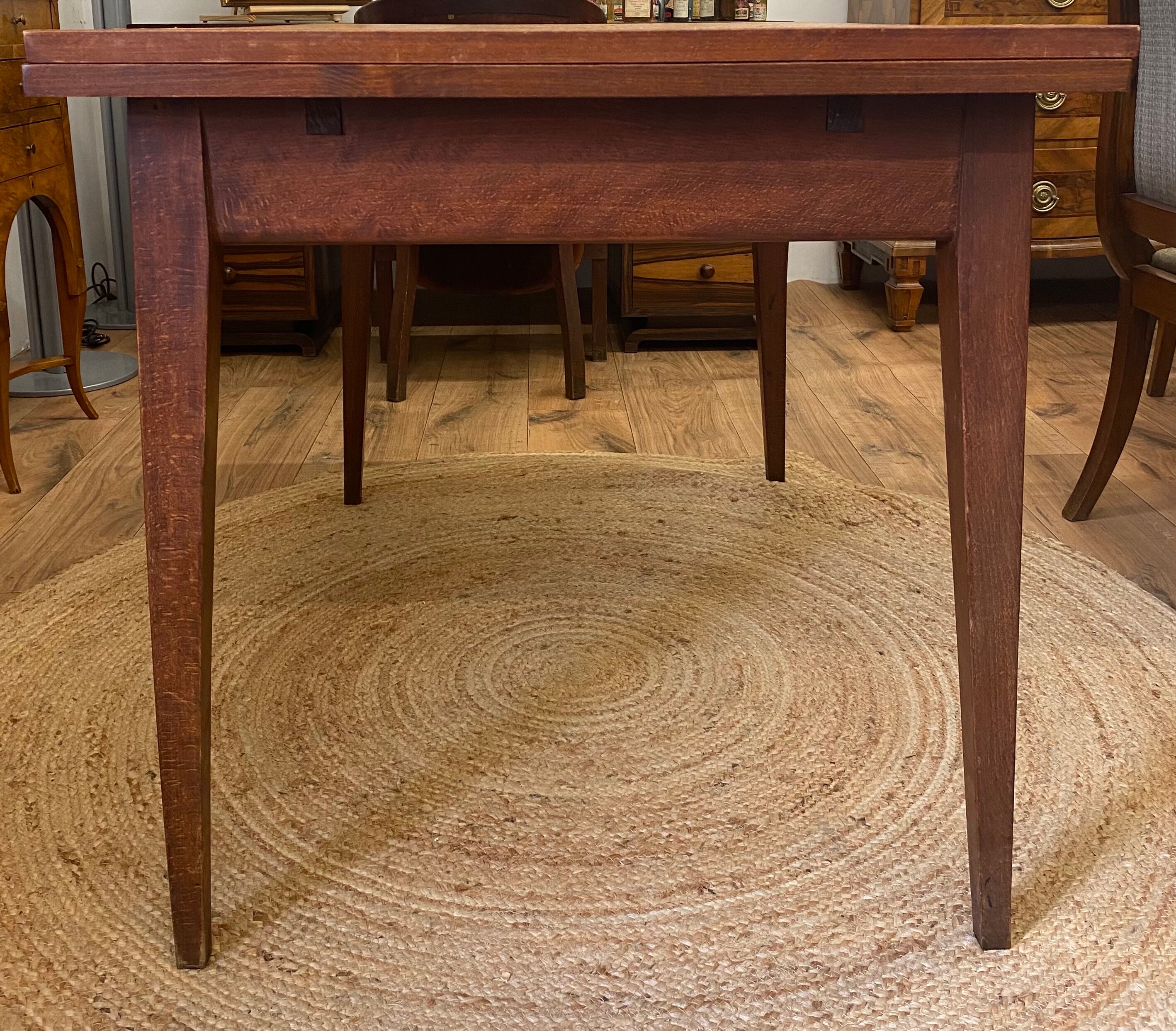 Extendable Scandinavian style dining table