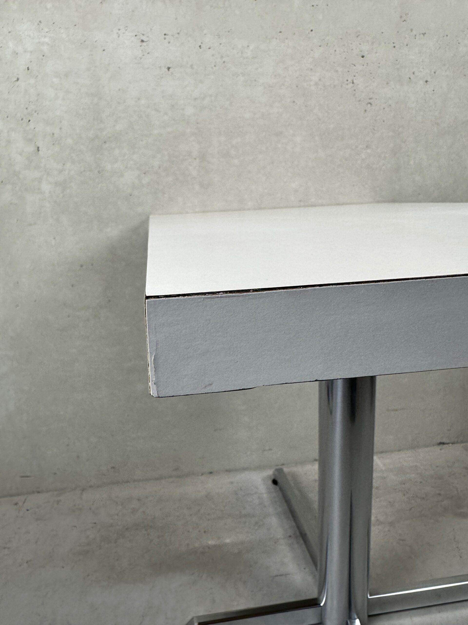 Table vintage en formica et chrome