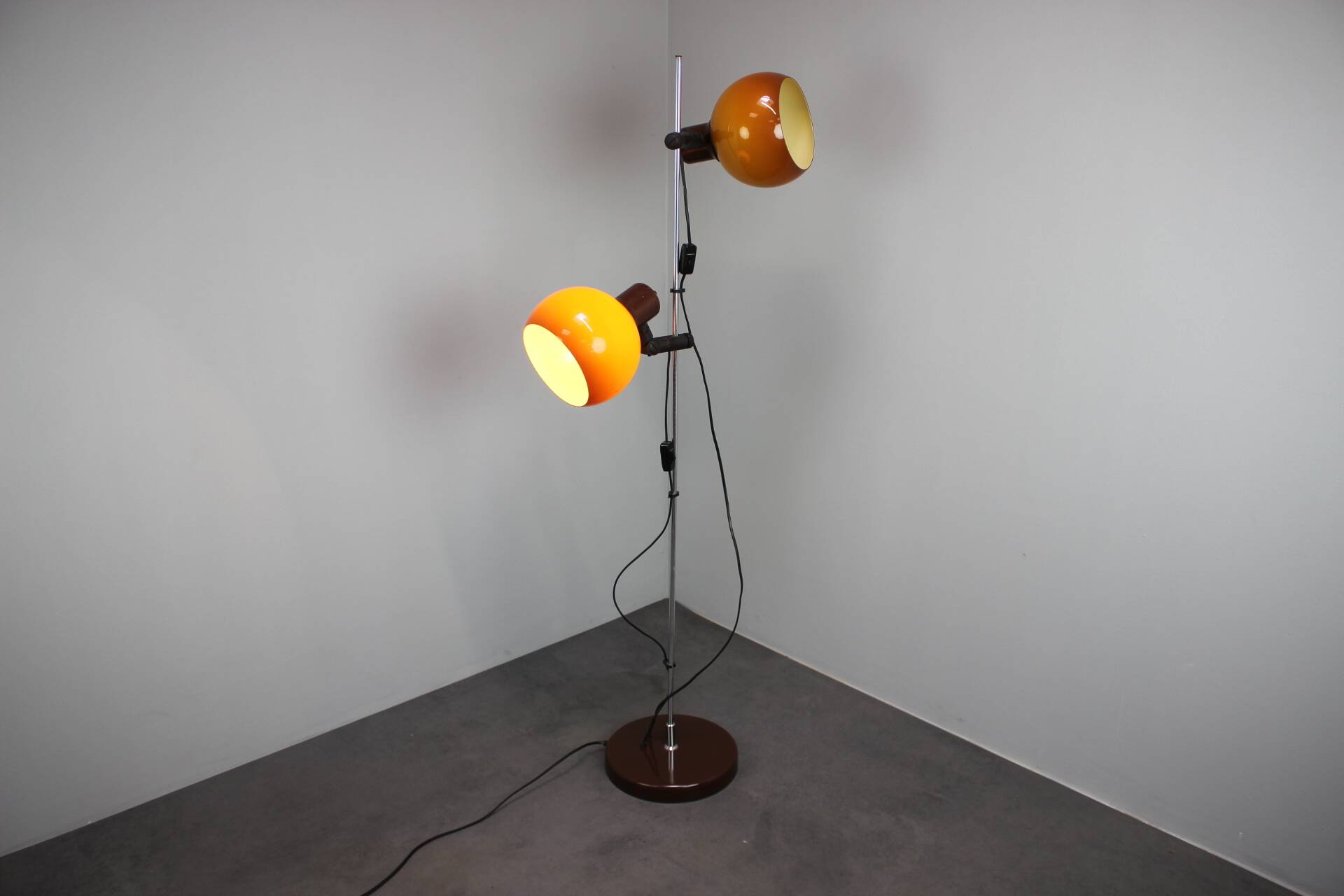 Adjustable double floor lamp in "Space Age" style, Hungarian from the 1970s, in orange and chrome brown.