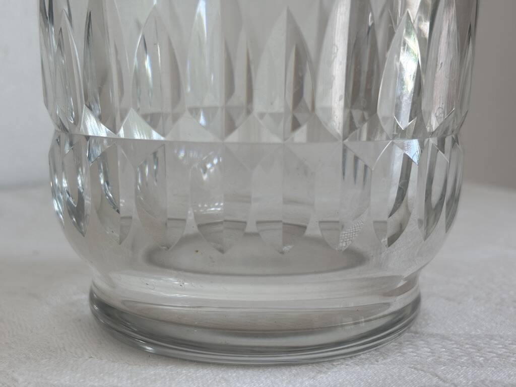Cut crystal carafe from Baccarat – Stamped and numbered