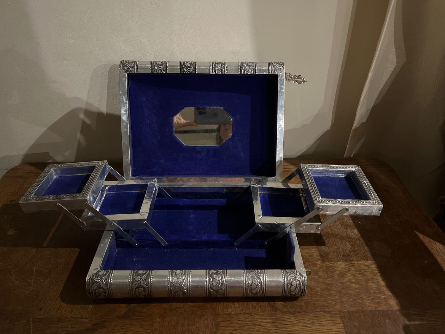 Jewelry box
