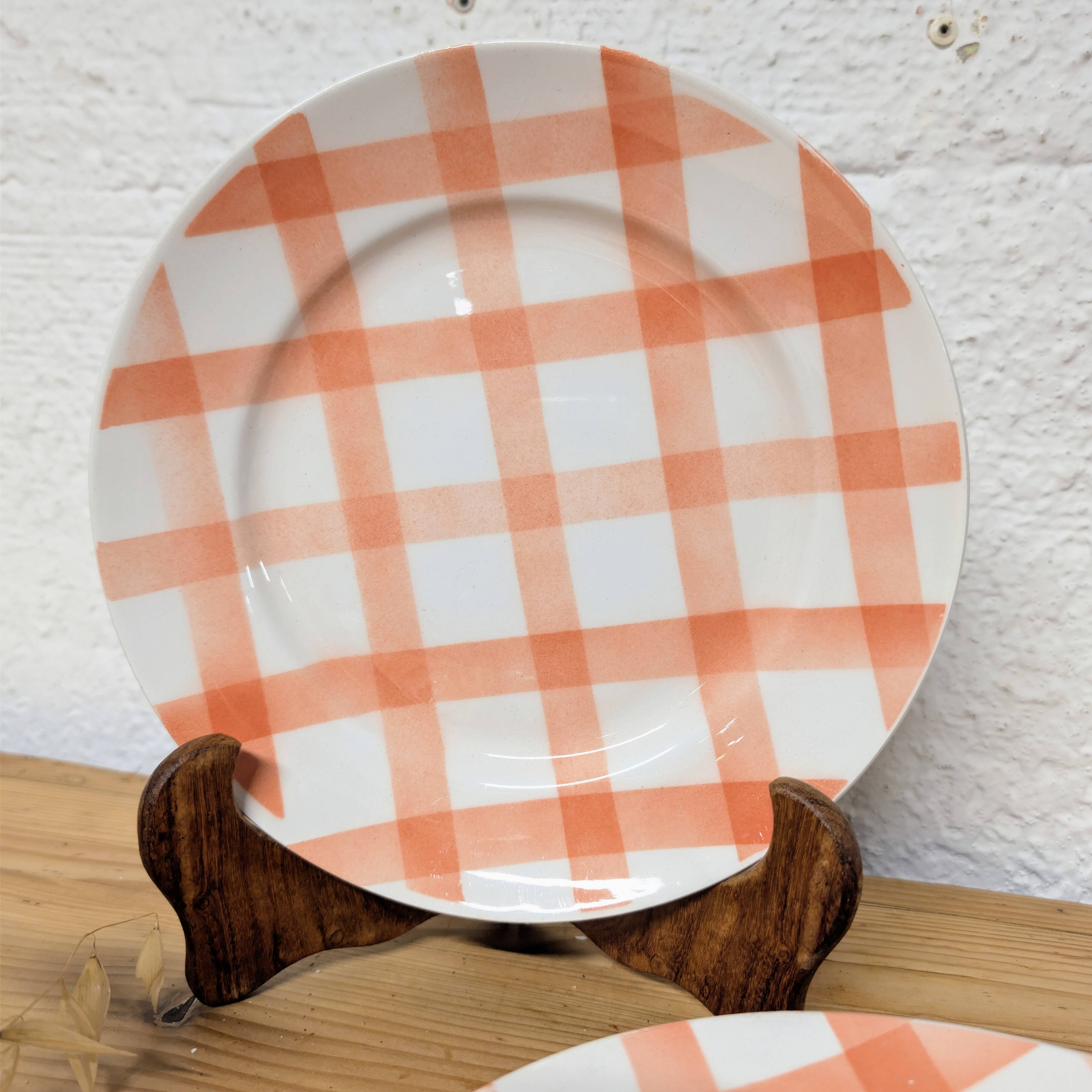 Moulin des Loups & Hamage plate - tablecloth model