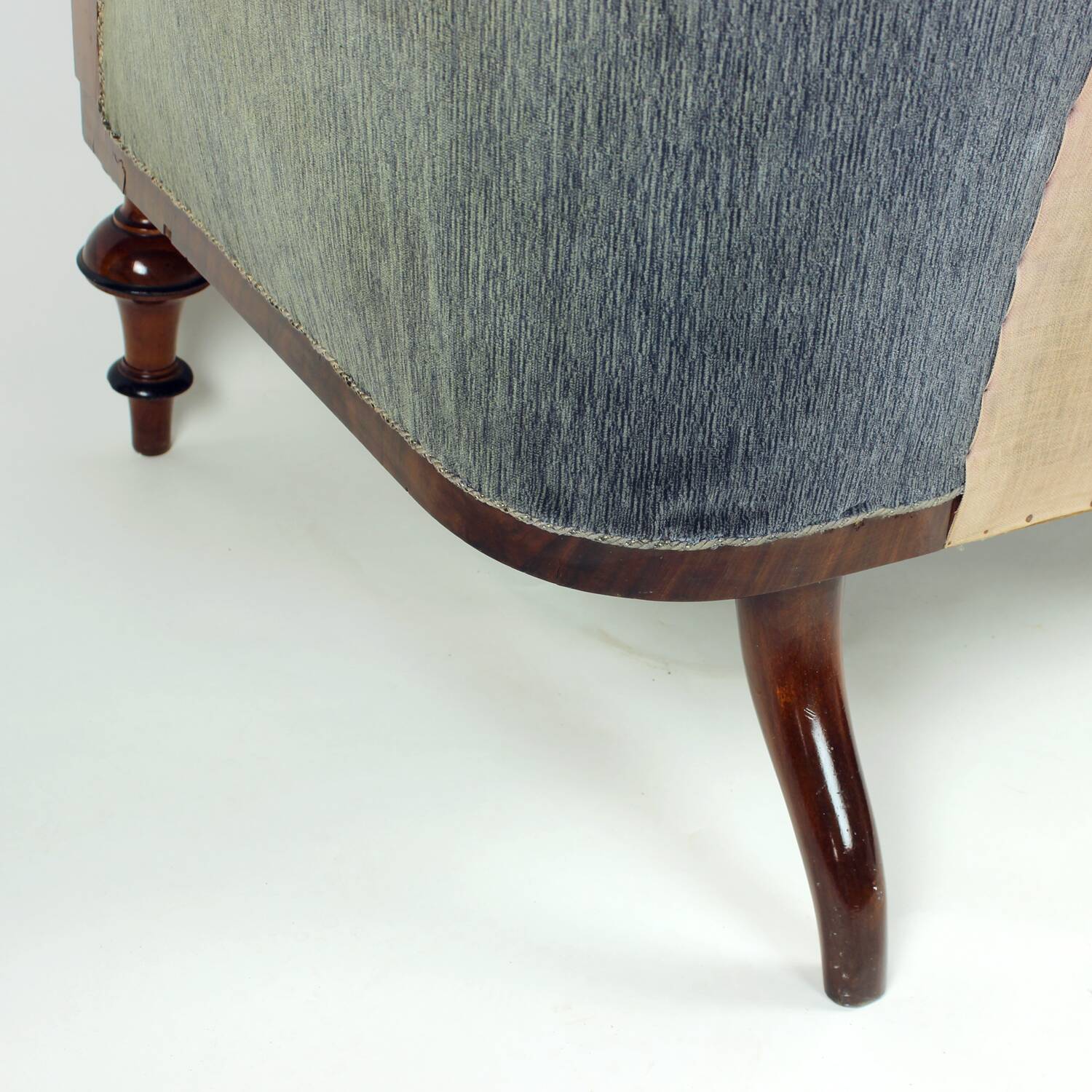 Unique Biedermeier sofa in original fabric and walnut veneer, Vienna, Austria circa 1825